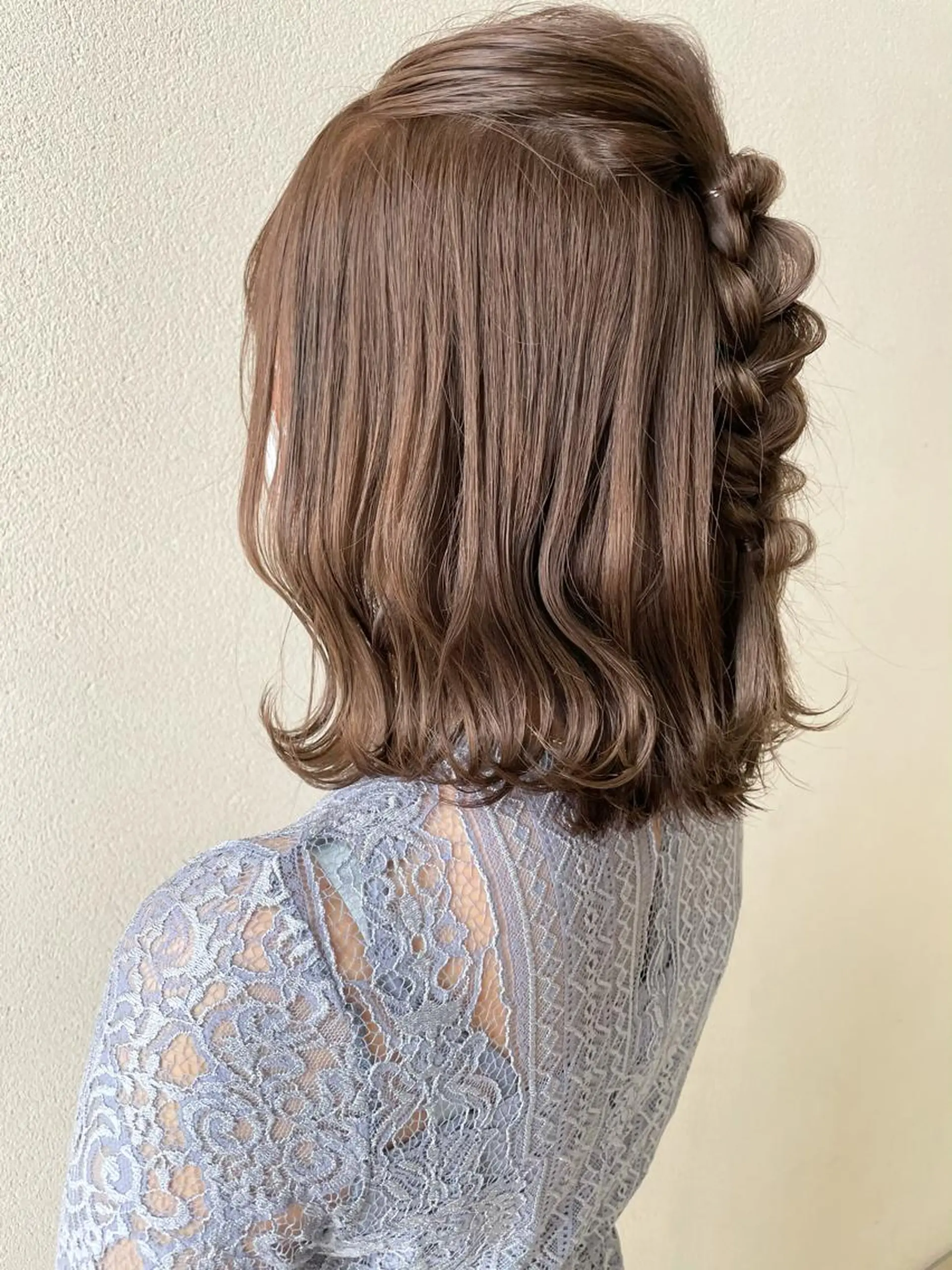 ミディアム カラー ヘアアレンジ 三つ編み 沢田 瞳のヘアスタイル