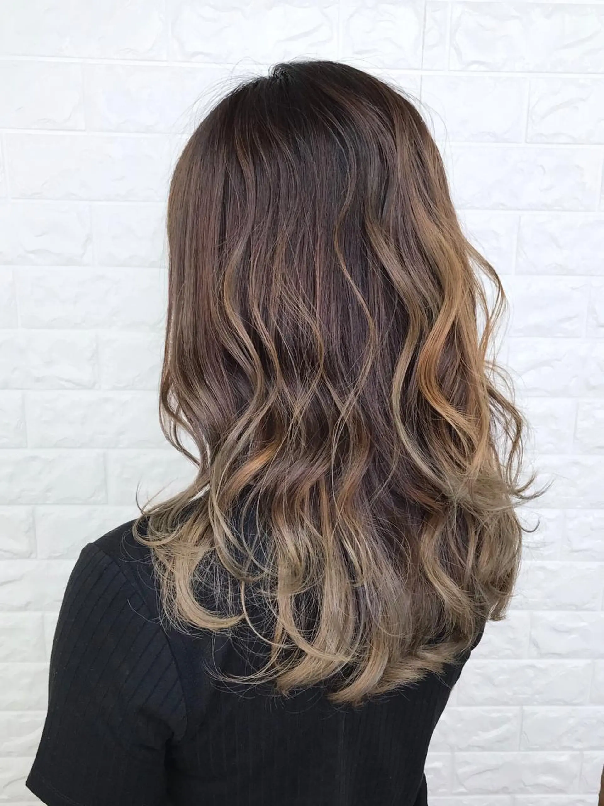 ロング カラー バレイヤージュ ブリーチ ケアブリーチ デザインカラー イルミナカラー エイジングケア特化 美容師✂️山崎竜二のヘアスタイル