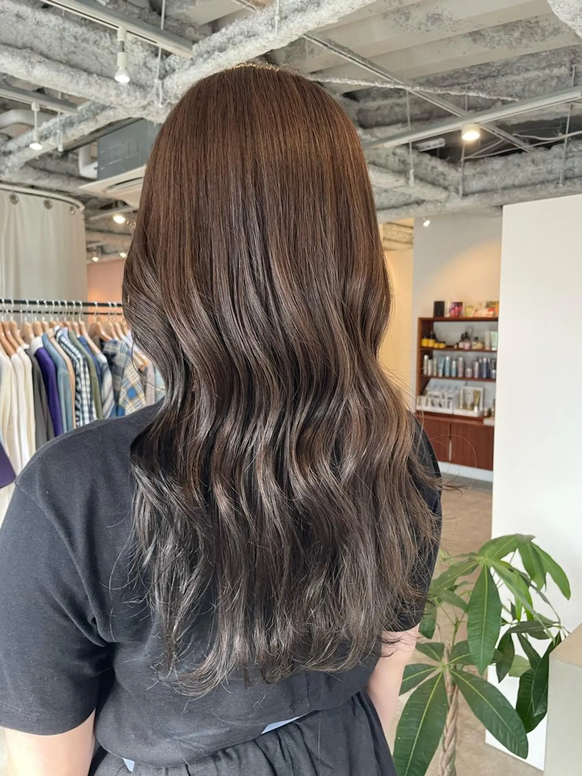 ロング カラー ヘアアレンジ ブリーチ グレージュ ブリーチなしカラー REONA🪽✨ 日常に馴染む髪🫧のヘアスタイル