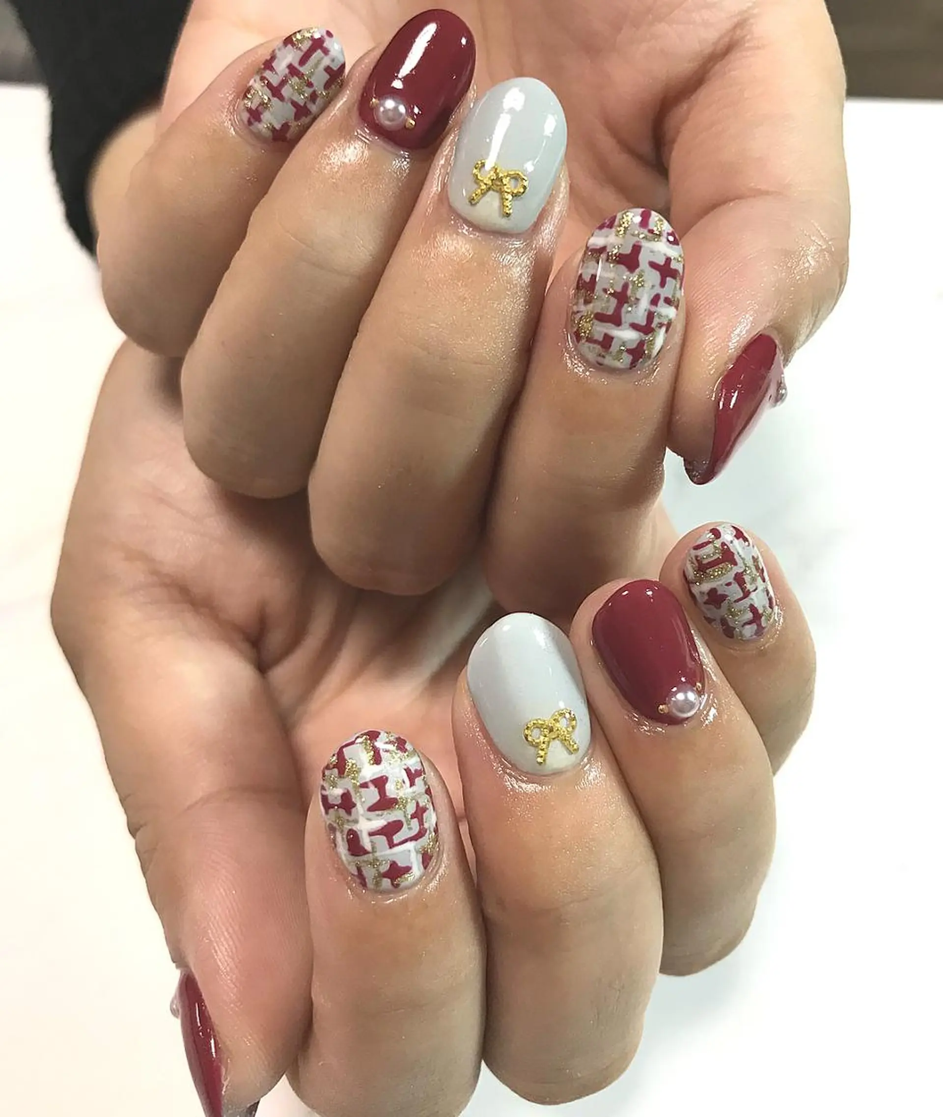 ネイル 赤色 ツイードネイル イワサキ  のネイルデザイン