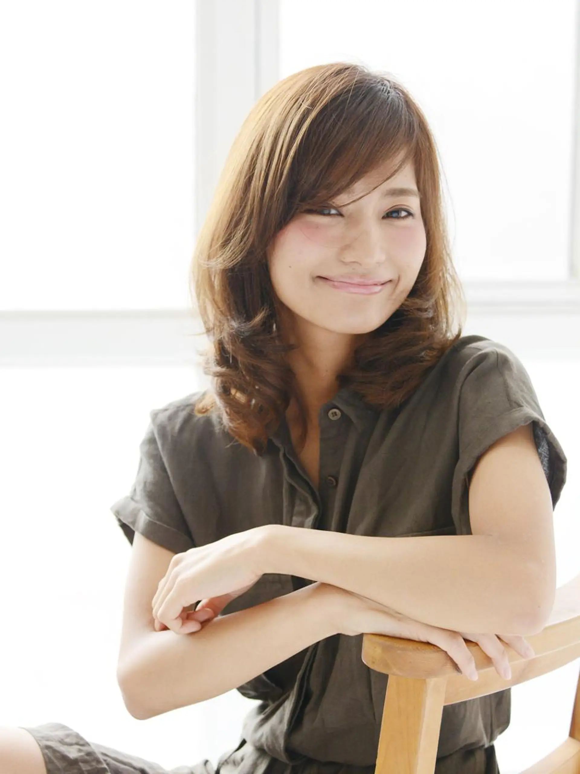 ミディアム セミロング パーマ 黒川 真実のヘアスタイル