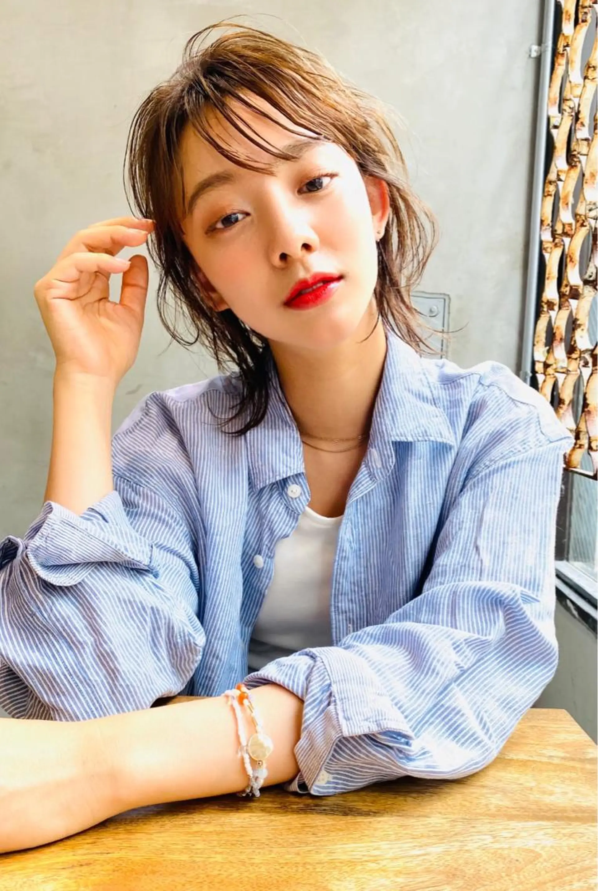 ミディアム カラー 韓国風ヘア 外ハネヘア MUSASHI ブリーチカラー◎のヘアスタイル