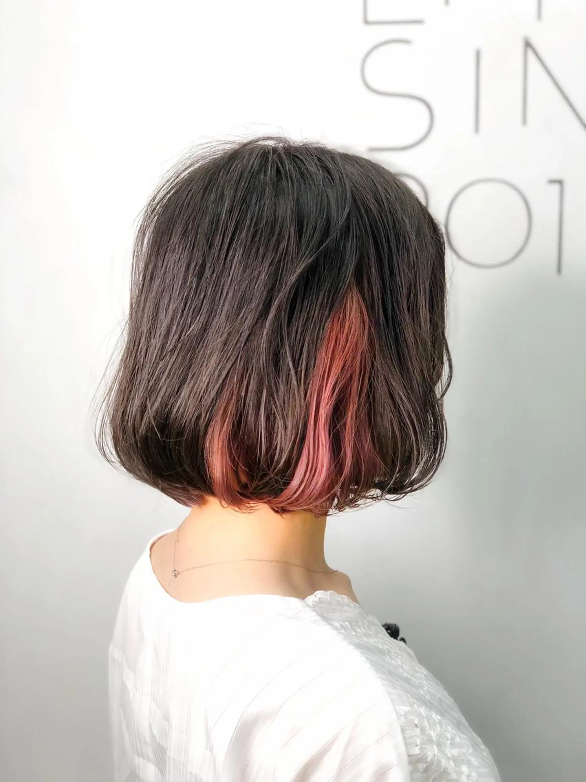 ショート カラー アッシュ ブリーチ 透明感カラー ハイライトカラー インナーカラー OAK溝の口 𖠋SHINYAのヘアスタイル