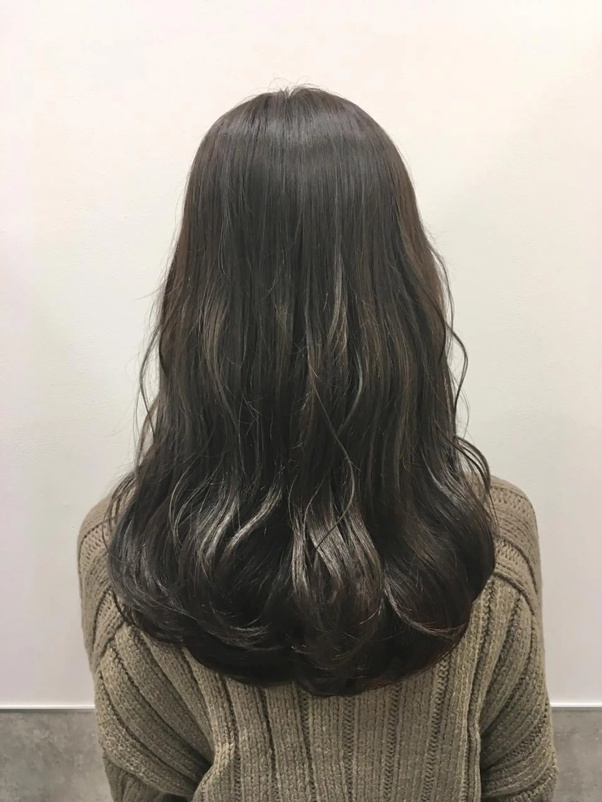 ロング カラー ブリーチ グレージュ ブリーチなしカラー go today shaire salon 本店所属・yoshi ☆のヘアスタイル