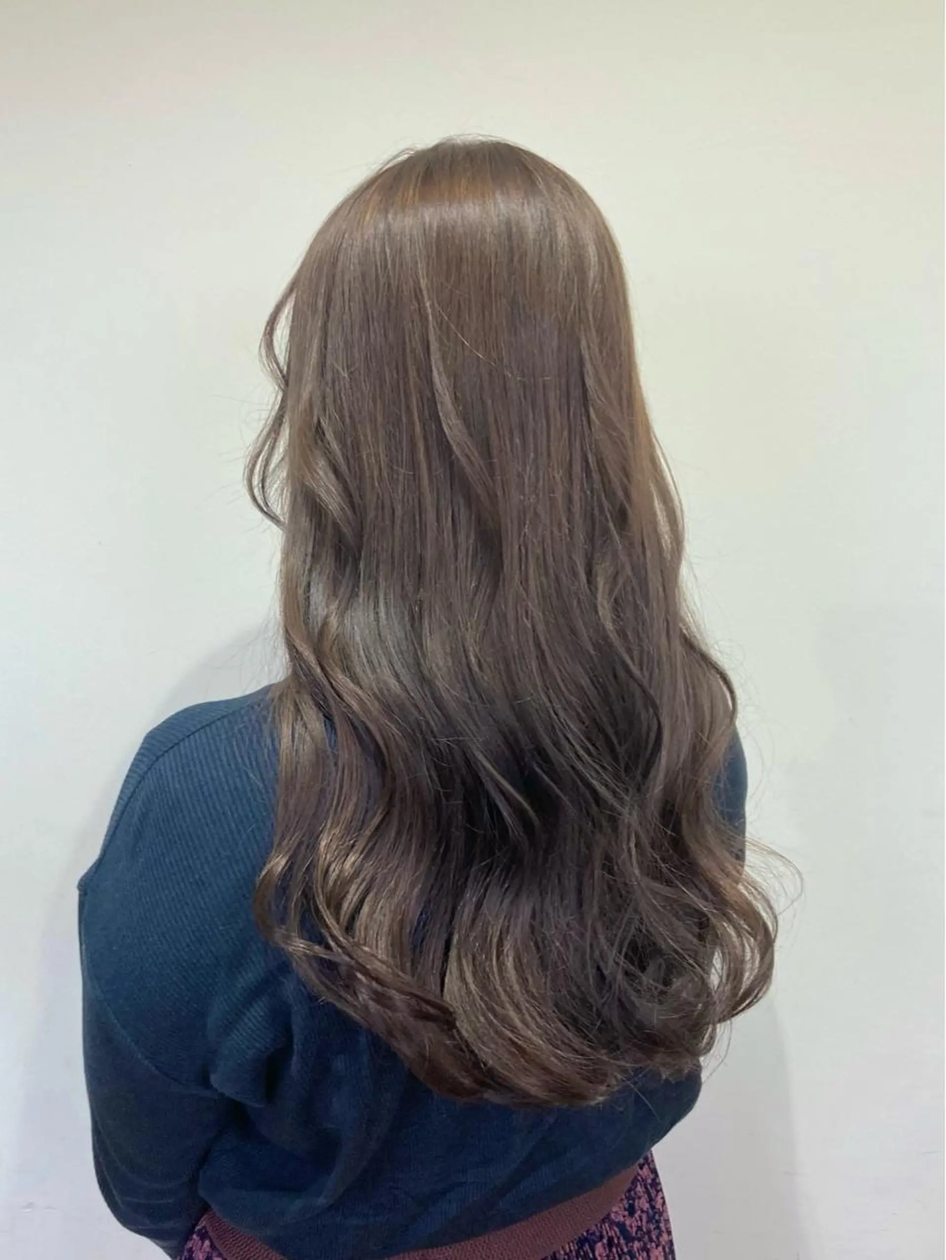 ロング ヘアカラー 梅山 美侑のヘアスタイル