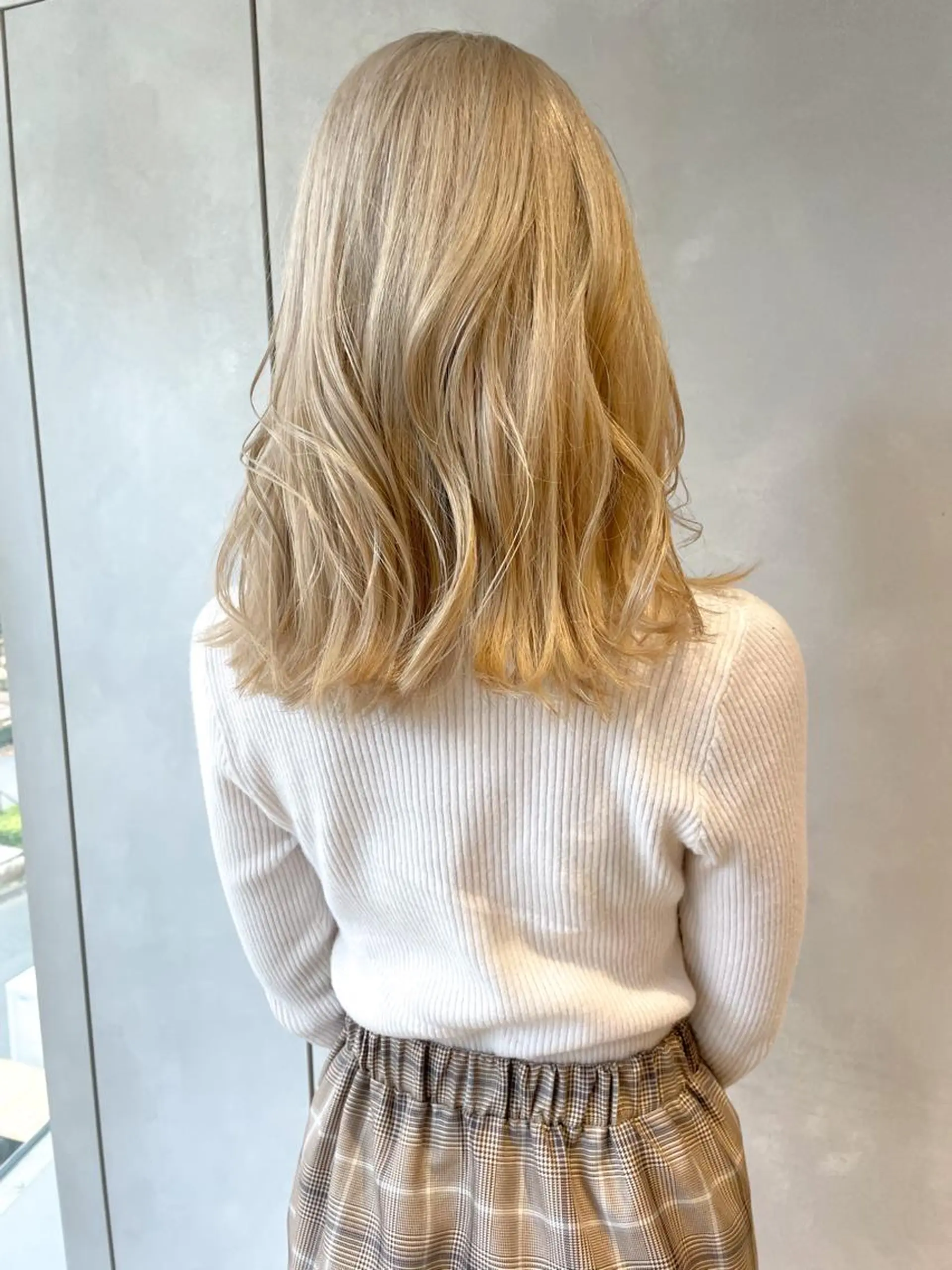 ミディアム カラー ヘアアレンジ ブロンド ホワイトブロンド #ブリーチカラー Akihoのヘアスタイル