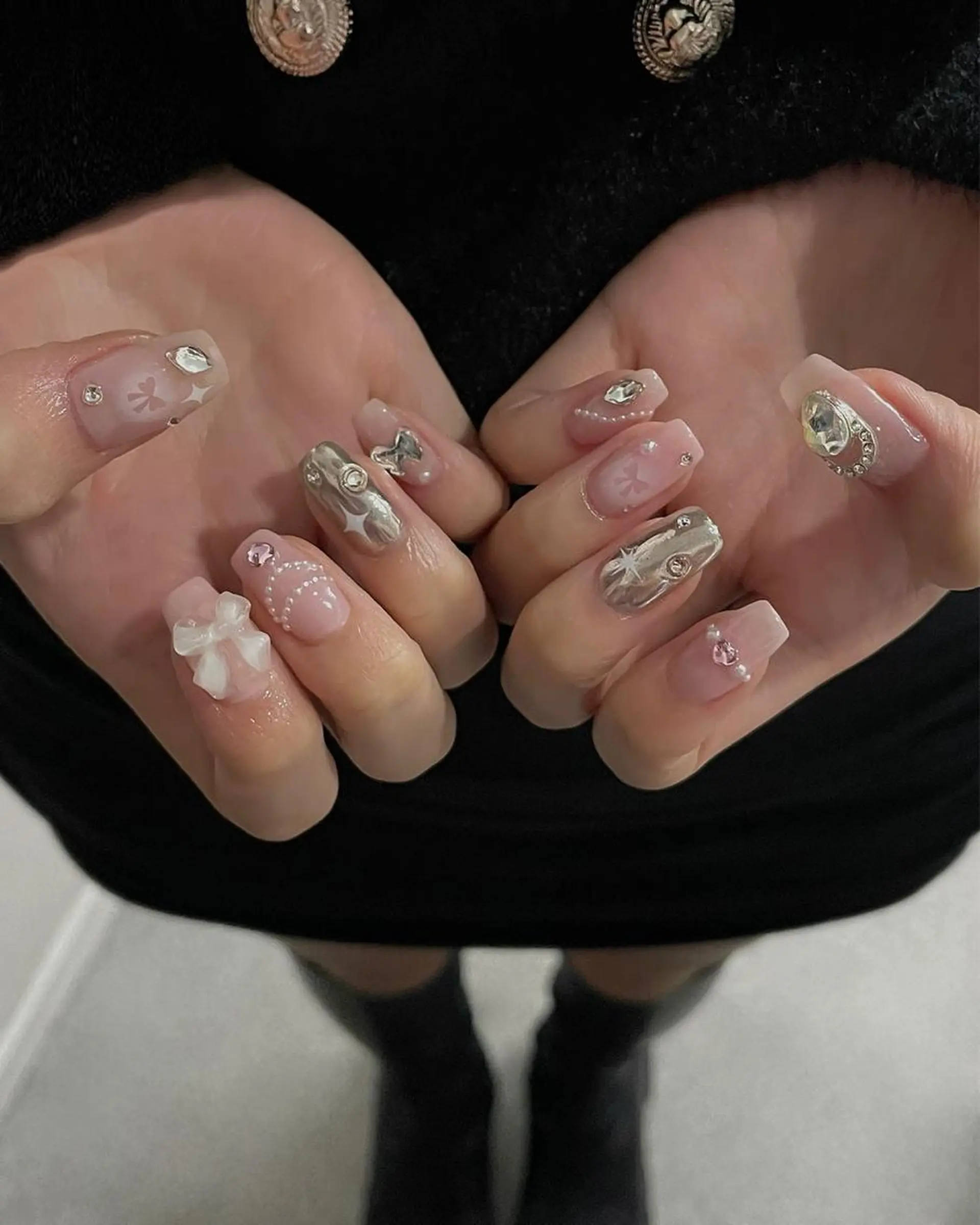 ネイル ワンホンネイル ネイルズシャトン🪡 ネイリスト齊藤のネイルデザイン