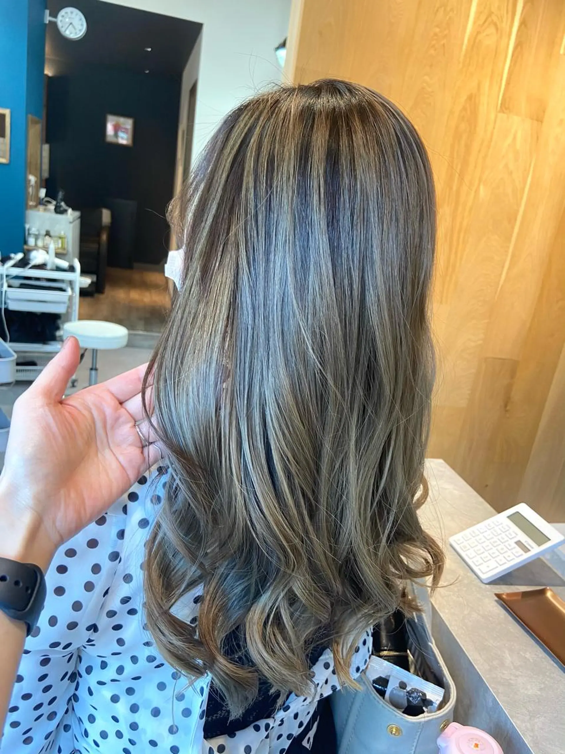 ロング カラー バレイヤージュ レイヤーカット カット ヘアカラー emanon横浜所属・褒められヘアー ERI✨のヘアスタイル