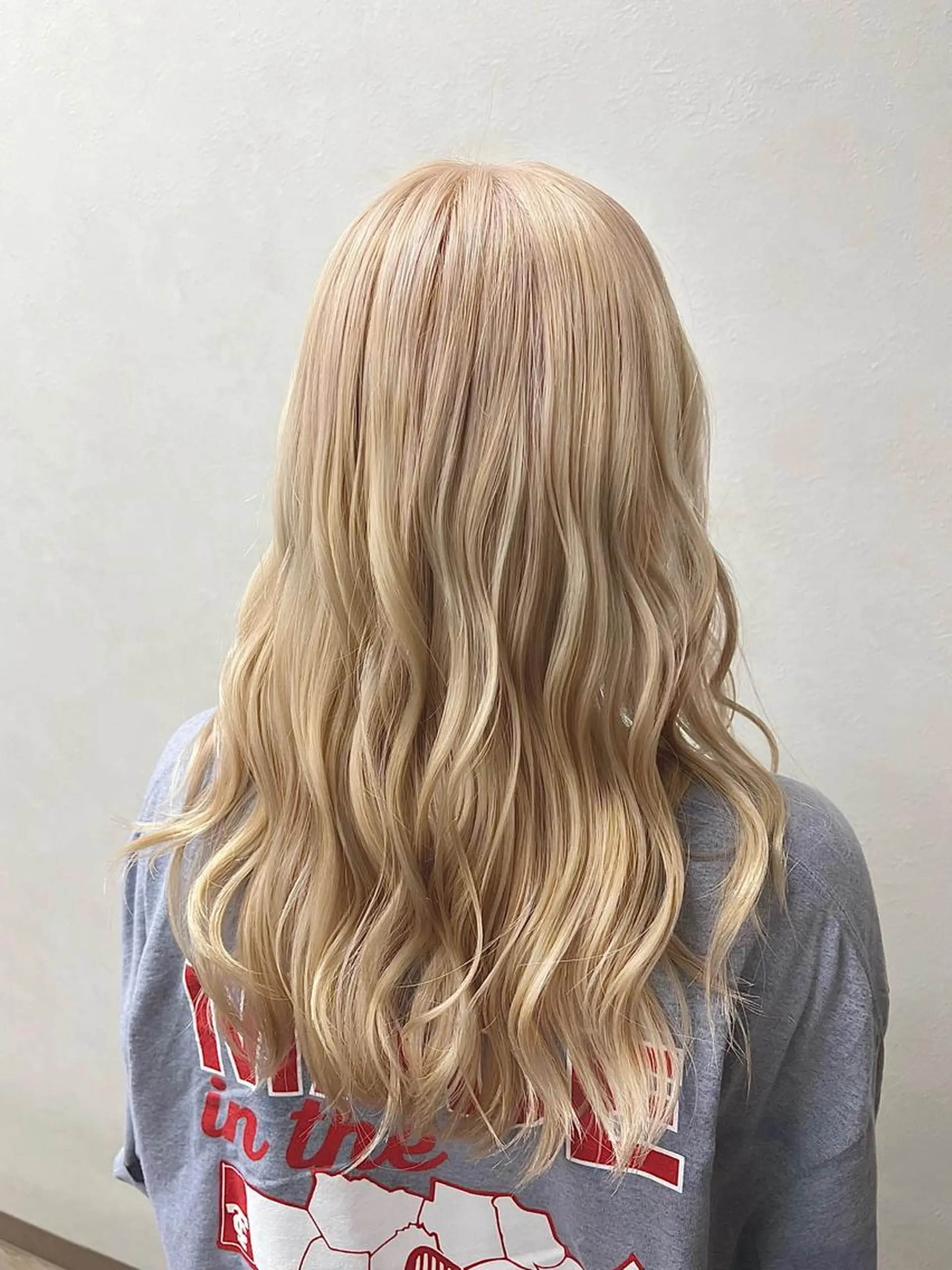 ロング カラー バレイヤージュ ブリーチ ケアブリーチ ダブルカラー イヤリングカラー カット ヘアカラー SALOWIN横浜suite店所属・🌷かわばた めい🌷のヘアスタイル