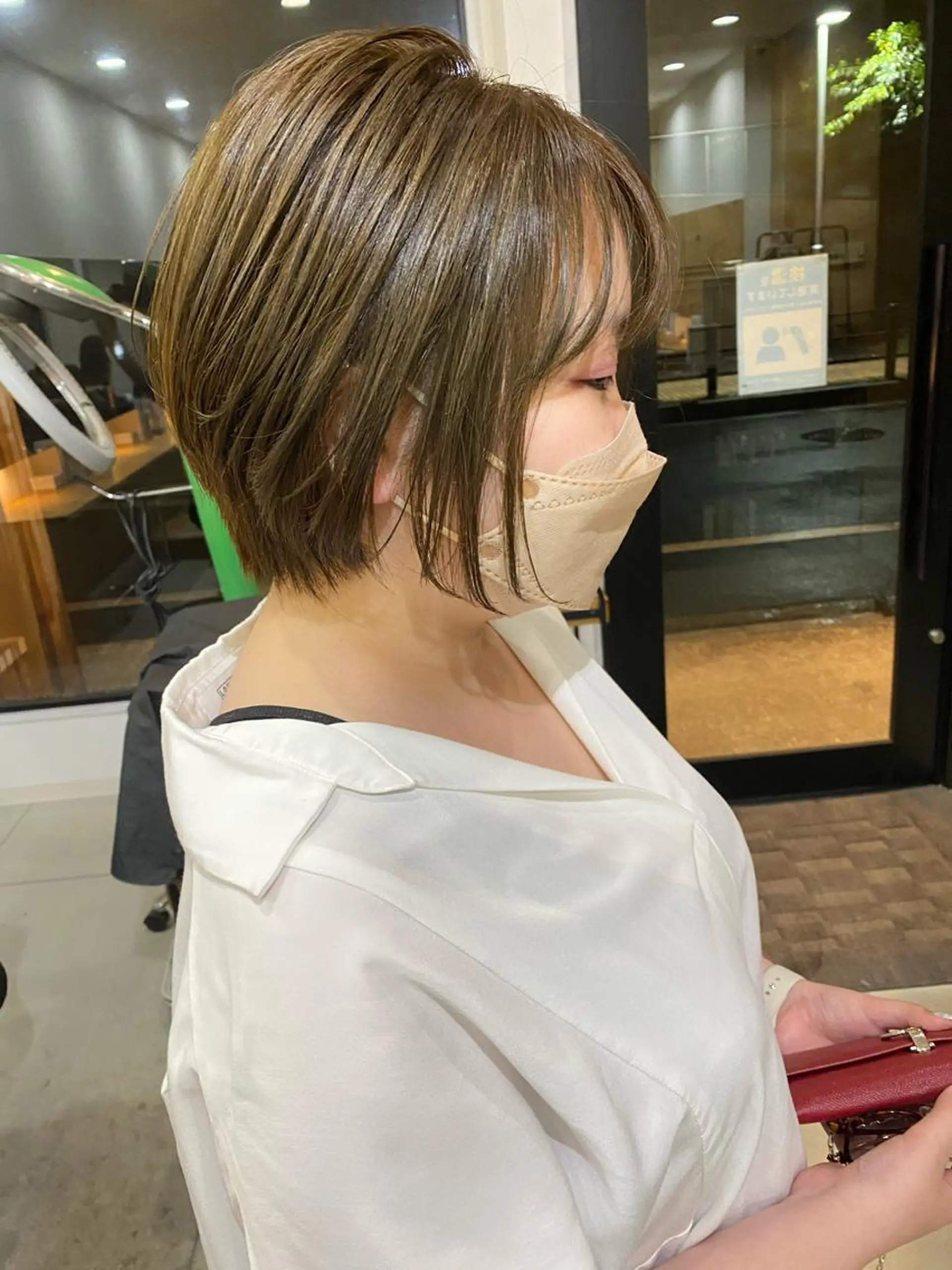 ショート カラー ベージュカラー オリーブベージュ ボブ ブリーチカラー よねだまことのヘアスタイル