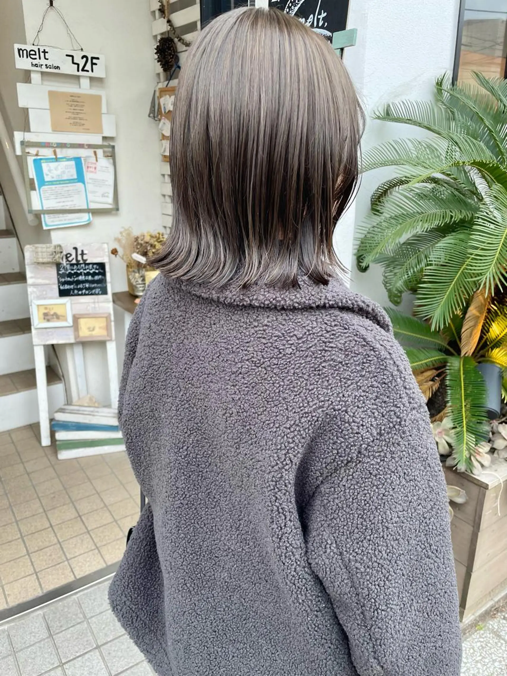 ミディアム カラー ボブレイヤー ベージュカラー ブリーチ 透明感カラー グレージュ 🩰オリーブ/ ベージュ松本咲花🩰のヘアスタイル