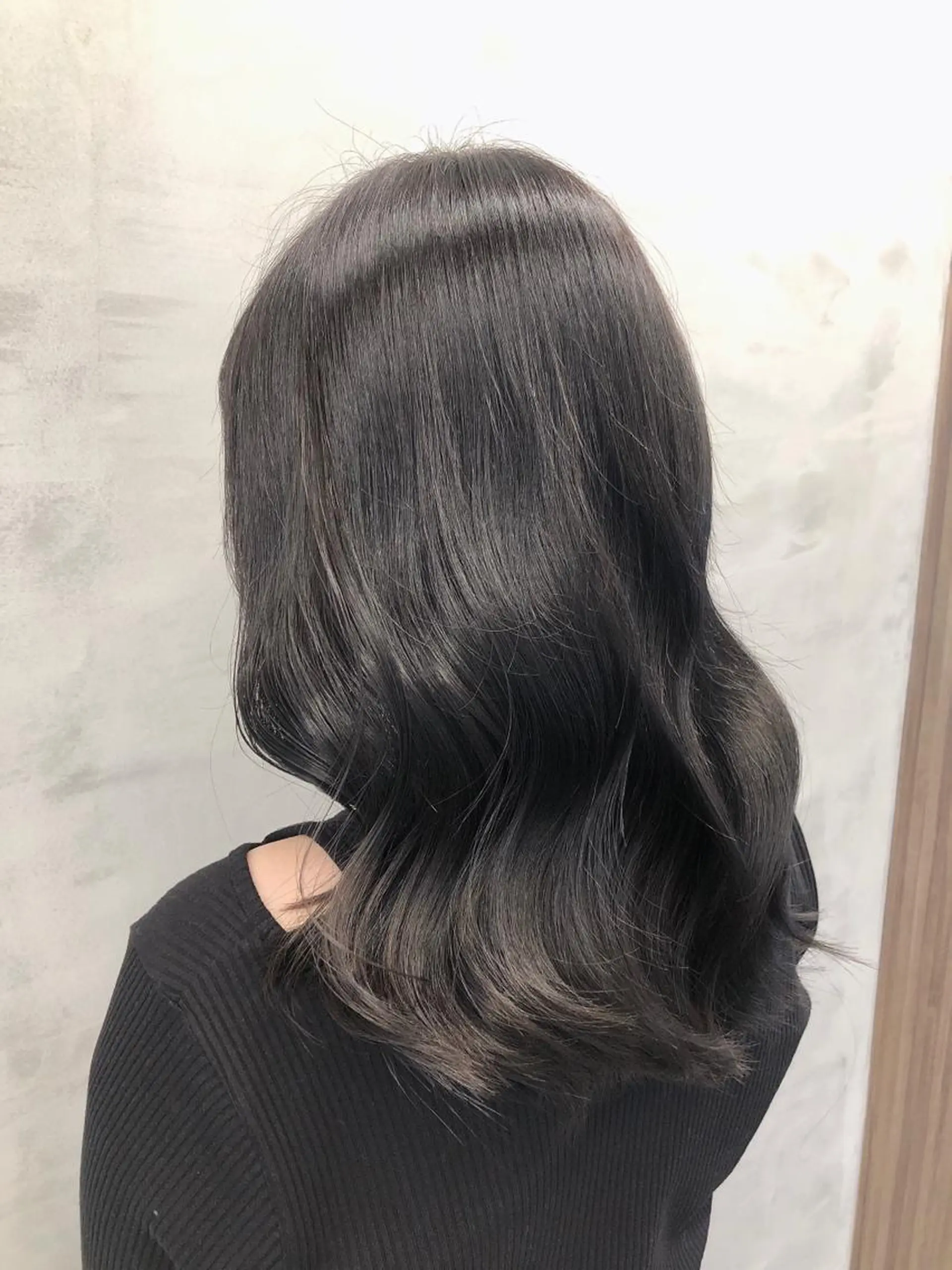 セミロング カラー ヘアアレンジ アッシュ アッシュグレー アッシュグレージュ ベージュカラー ブリーチ 【美髪特化 髪質改善サイトウ】のヘアスタイル