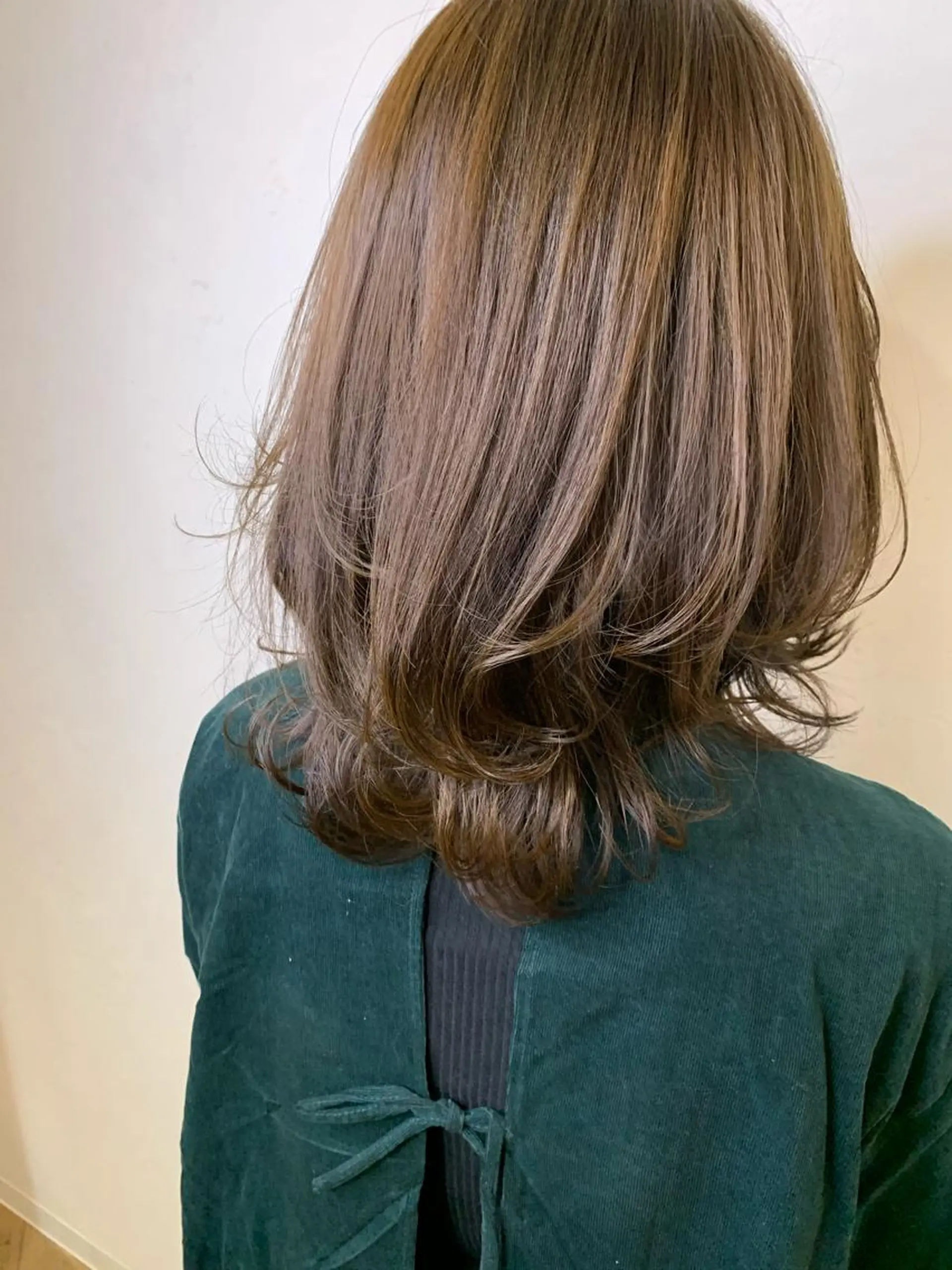 ミディアム カラー パーマ ヘアアレンジ メンズ キッズ ネイル マツエク・マツパ メンズブリーチ メンズハイライト メンズインナーカラー メンズ韓国風 ブリーチ オリーブカラー 特化　　kaiのヘアスタイル