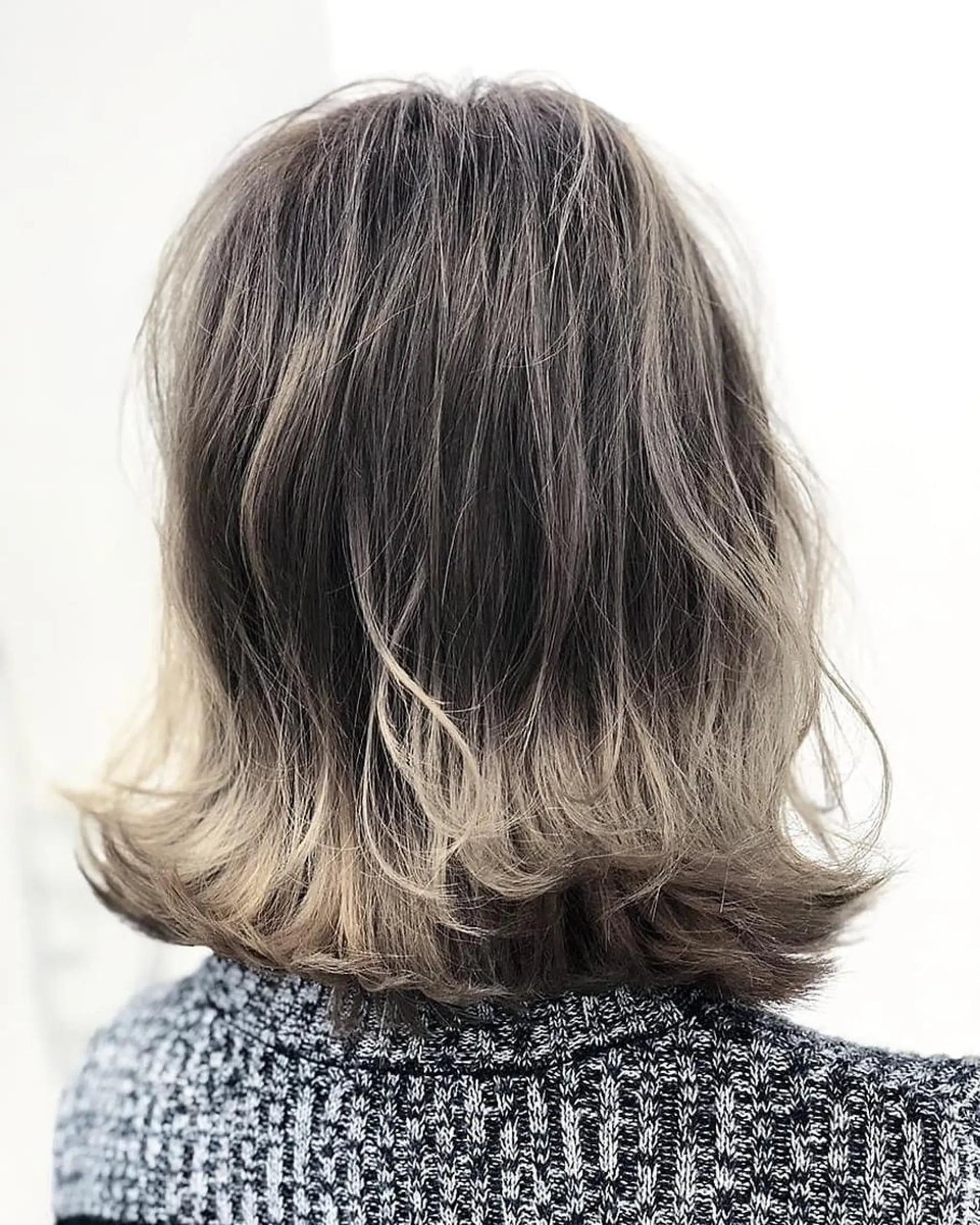 ミディアム カラー バレイヤージュ グレージュ レイヤーカット 💎大人ハイライト 💎上杉一也💎のヘアスタイル