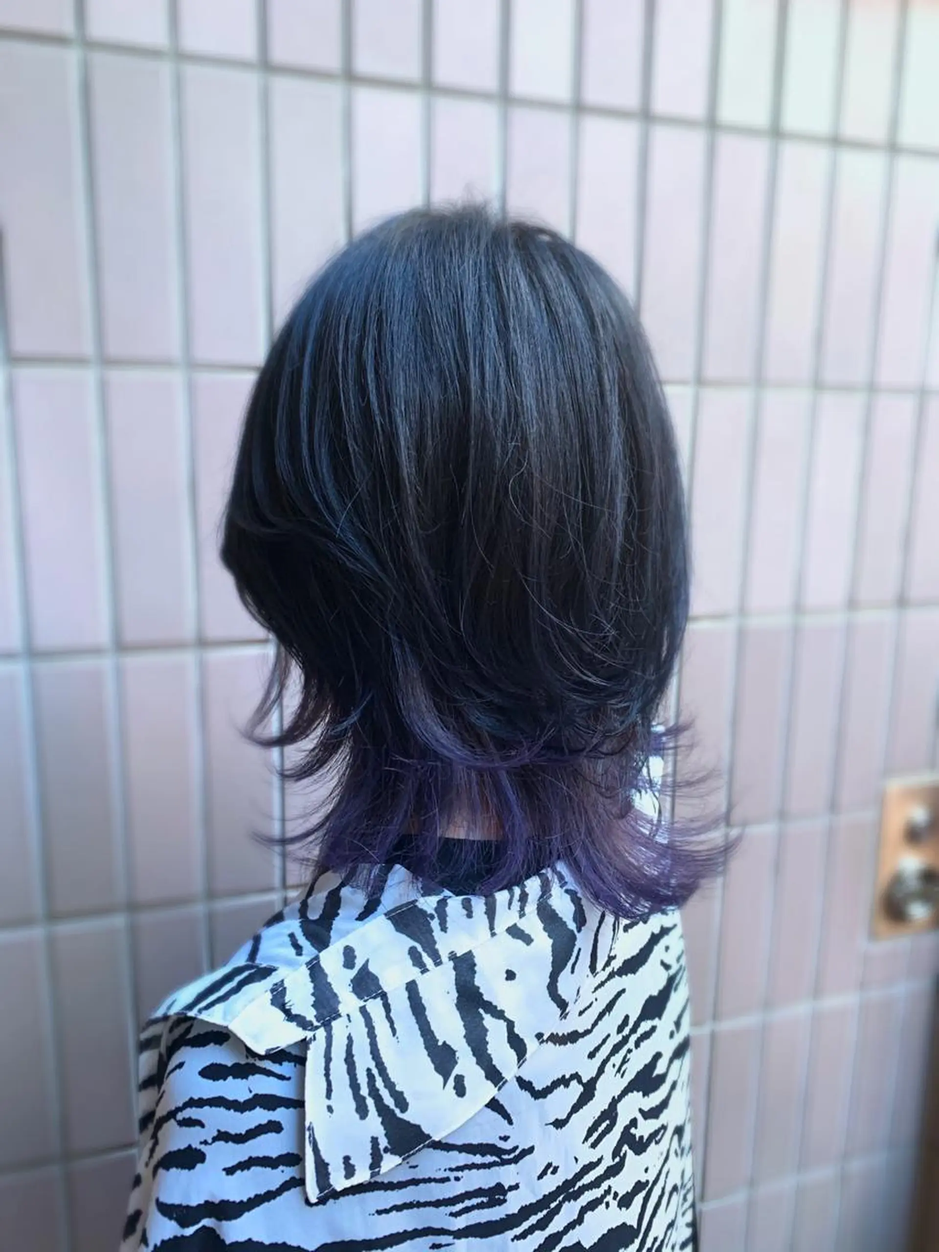 ミディアム カラー 黒髪 ブルーカラー ブルーブラック パープルカラー ヘアカラー Tiamat所属・髪質改善・美髪矯正 福村佳祐のヘアスタイル