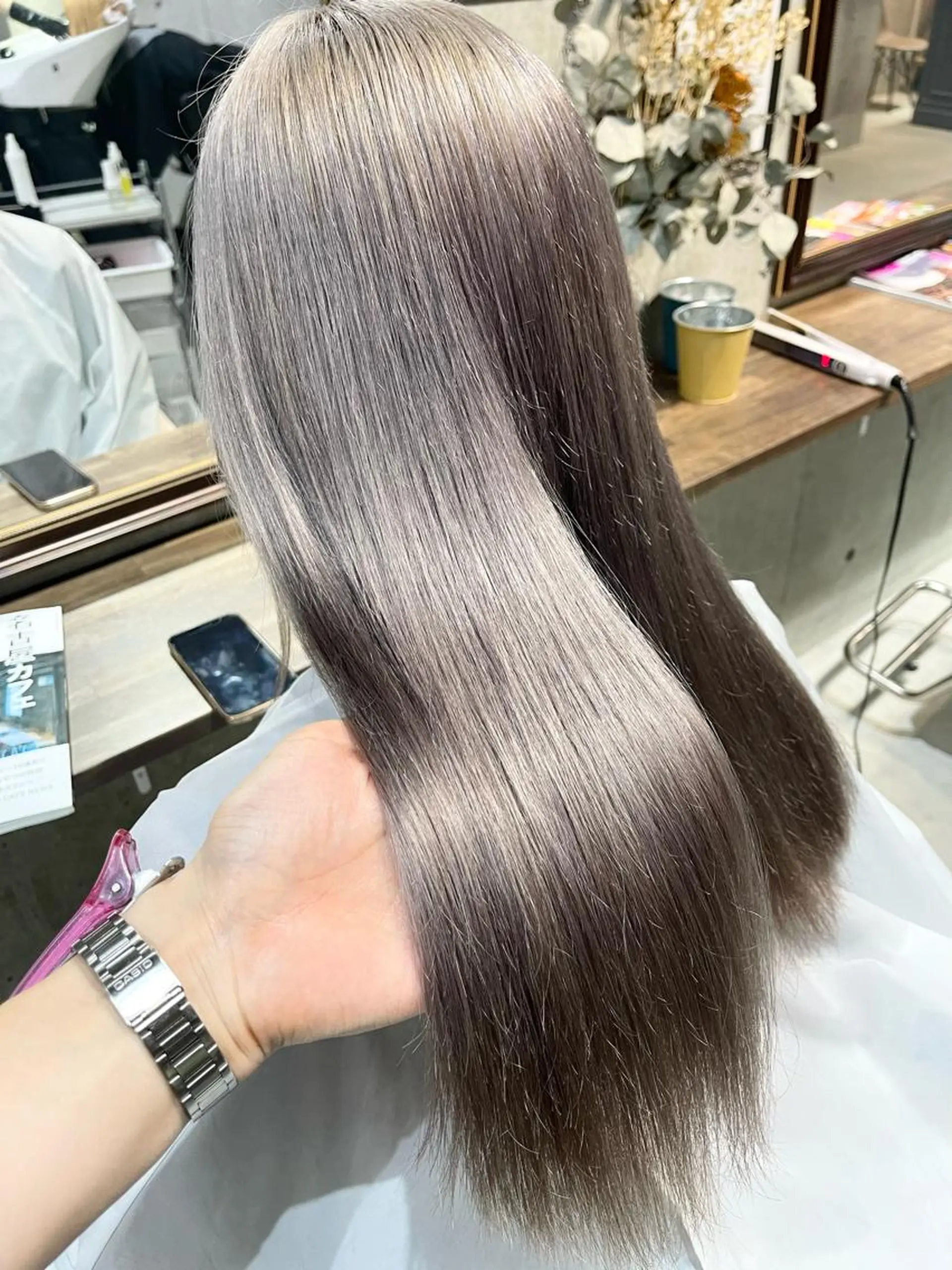 カラー グレージュ シルバー シルバーグレージュ 髪質改善 カット ヘアカラー トリートメント 名古屋のピンク好き かずくん🦩のヘアスタイル