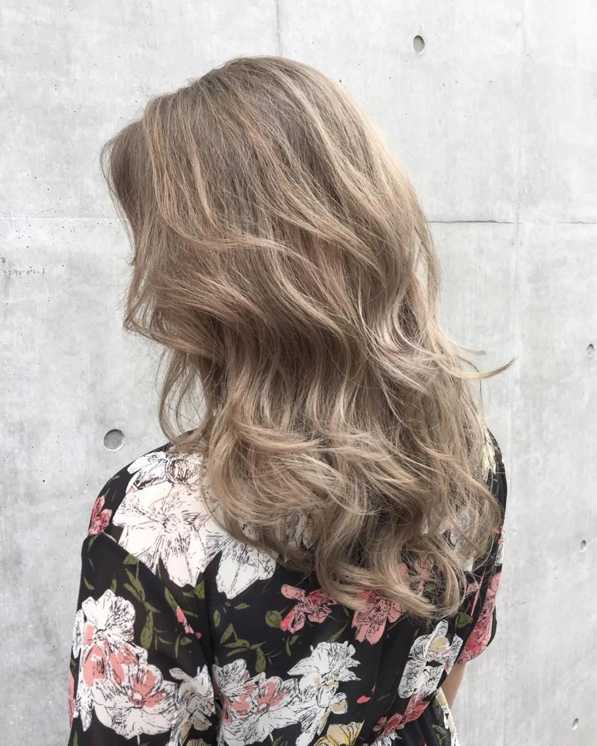 セミロング カラー アッシュ ミルクティーアッシュ カット ヘアカラー トリートメント ヘッドスパ 🌿海外Style・ KOHEIのヘアスタイル