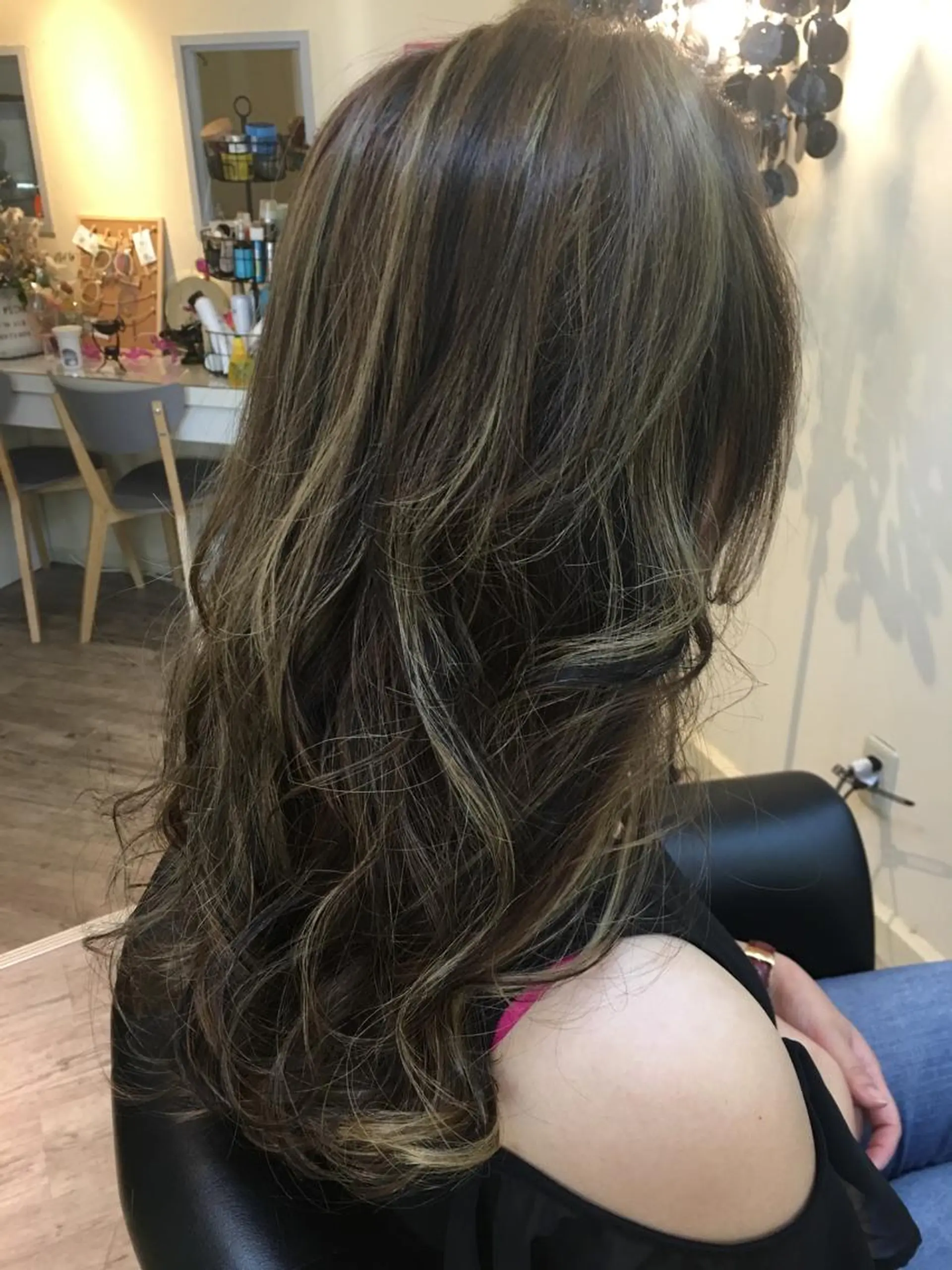 セミロング カラー 鶴見 和美のヘアスタイル