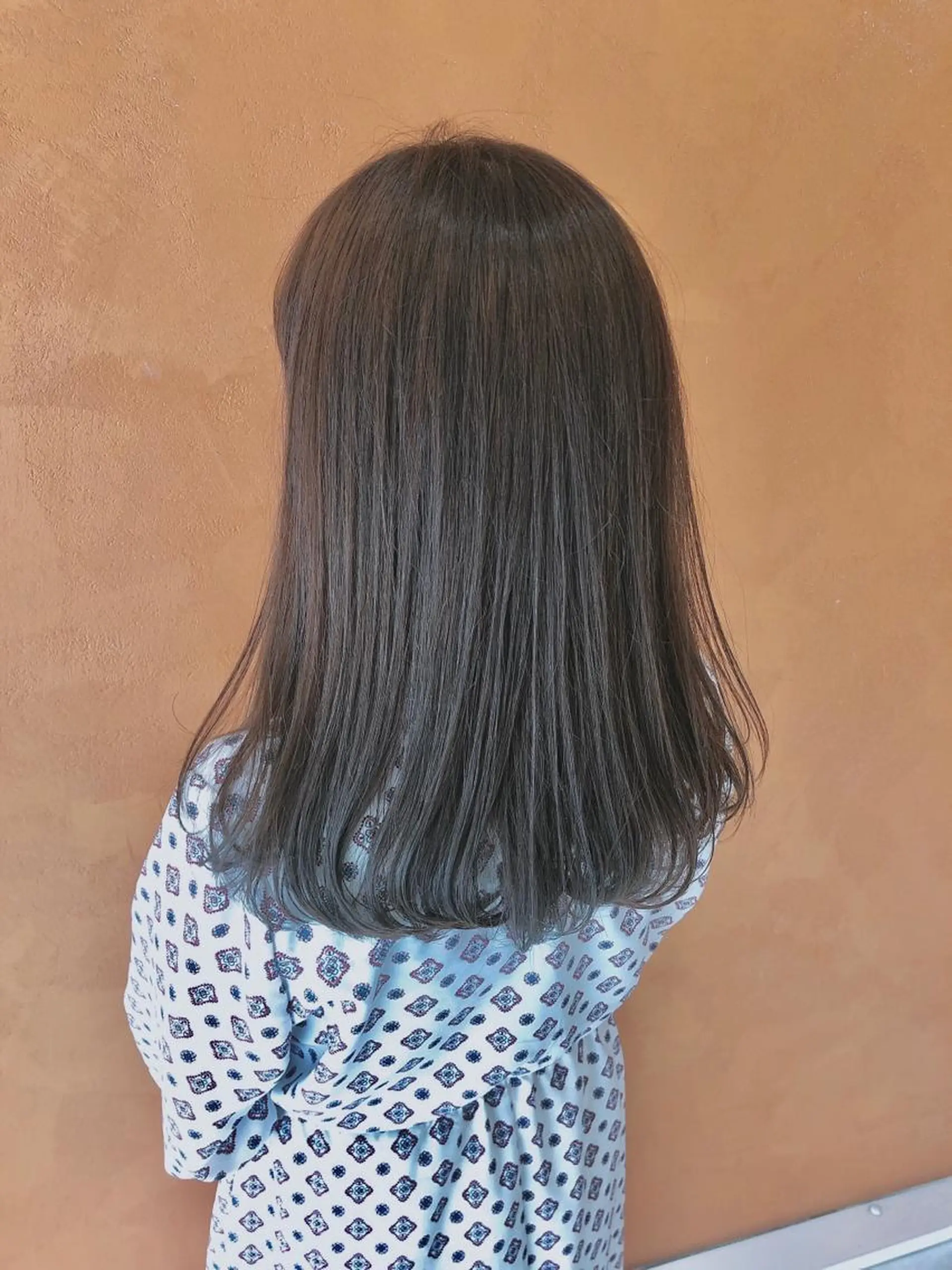 ミディアム カラー 西 めぐみのヘアスタイル