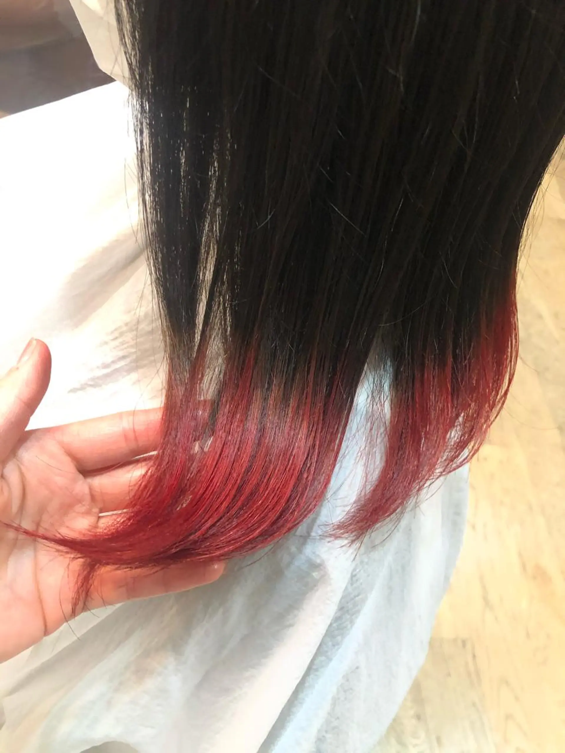 ミディアム カラー レッドカラー 中東 真子のヘアスタイル