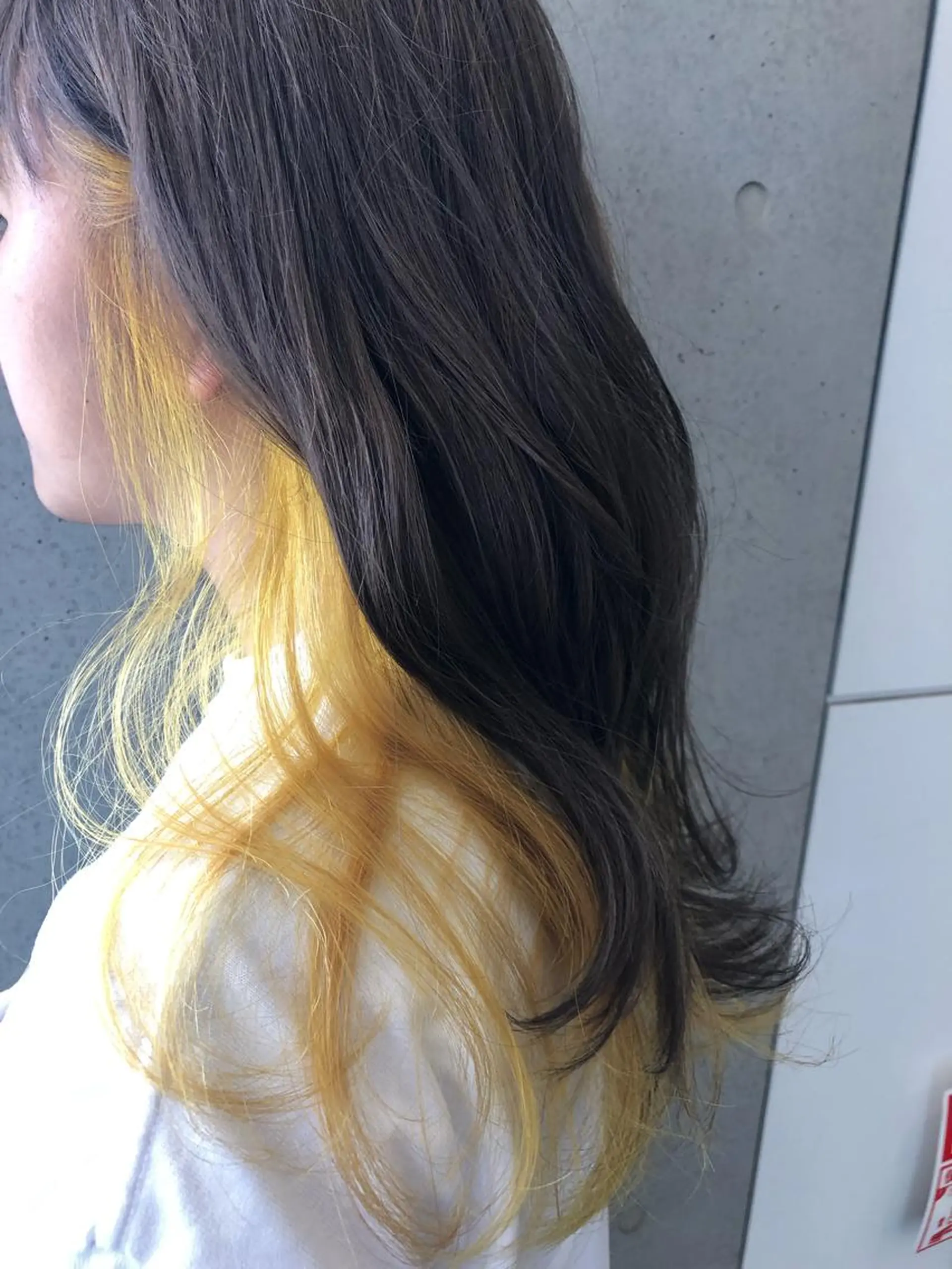 ロング カラー インナーカラー イエローカラー 松本 明日可のヘアスタイル