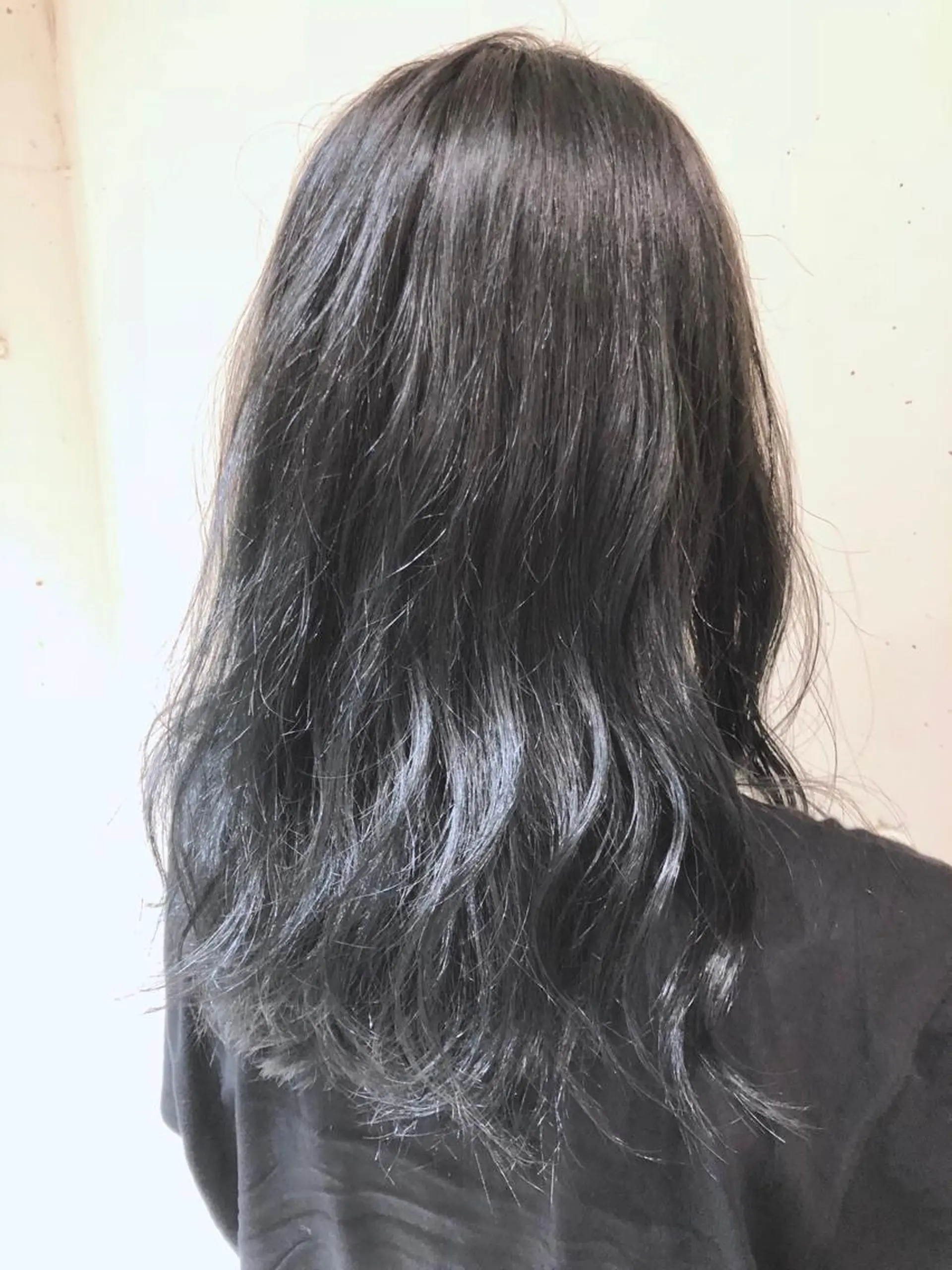 ミディアム カラー パーマ ヘアアレンジ ミディアムパーマ バレイヤージュ 黒髪 ブルーカラー ブルーブラック 【ツヤ髪美容師】 ツダケイスケのヘアスタイル