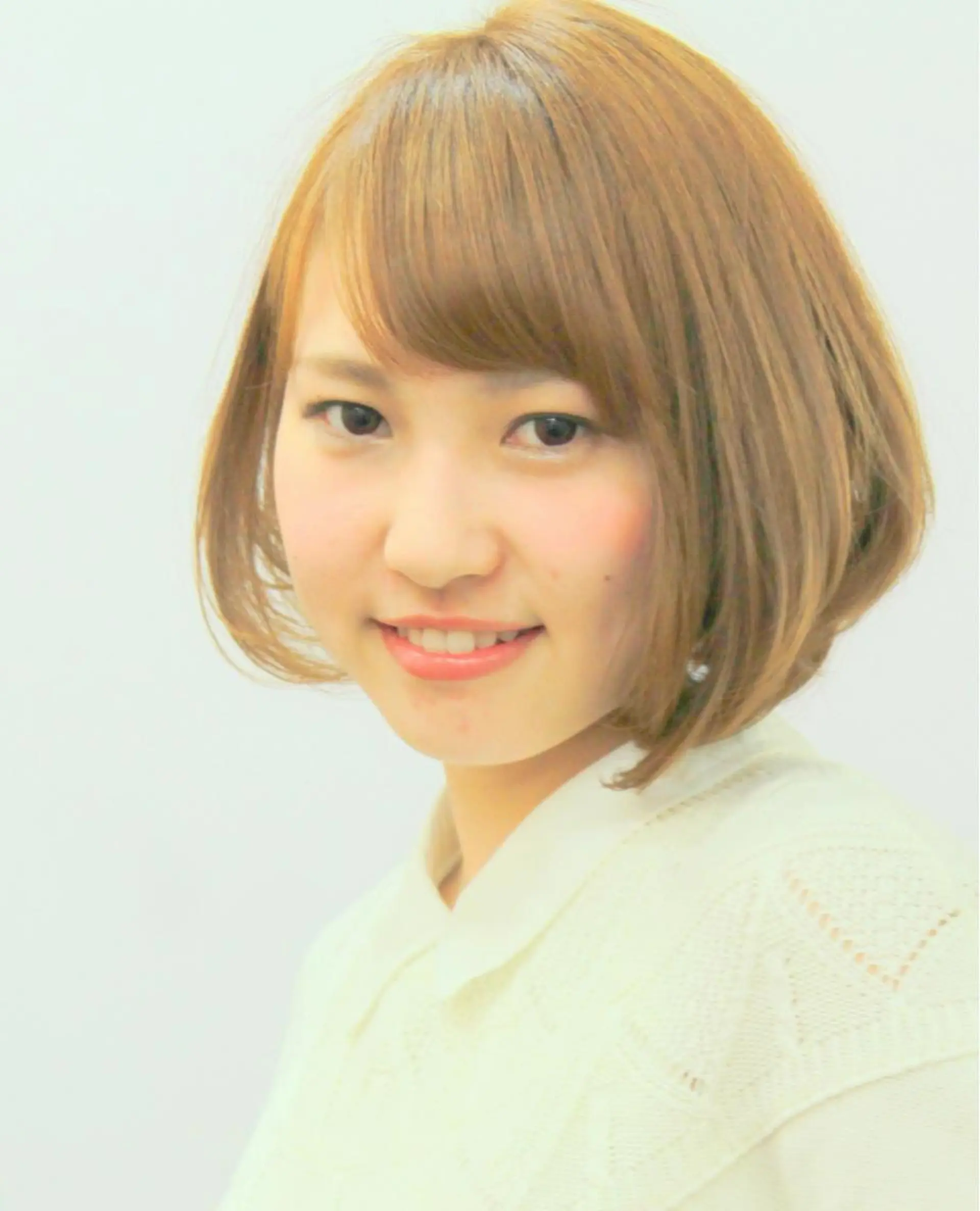 ショート カラー アッシュ ベージュカラー グラデーションカラー ミルキーベージュ レイヤーカット 🤍デザインカラー 特化🤍HIROのヘアスタイル