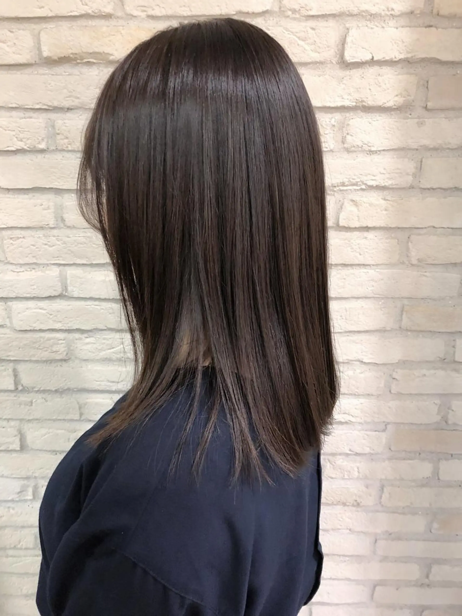 セミロング カラー ダークグレー HAUS 片山みほのヘアスタイル