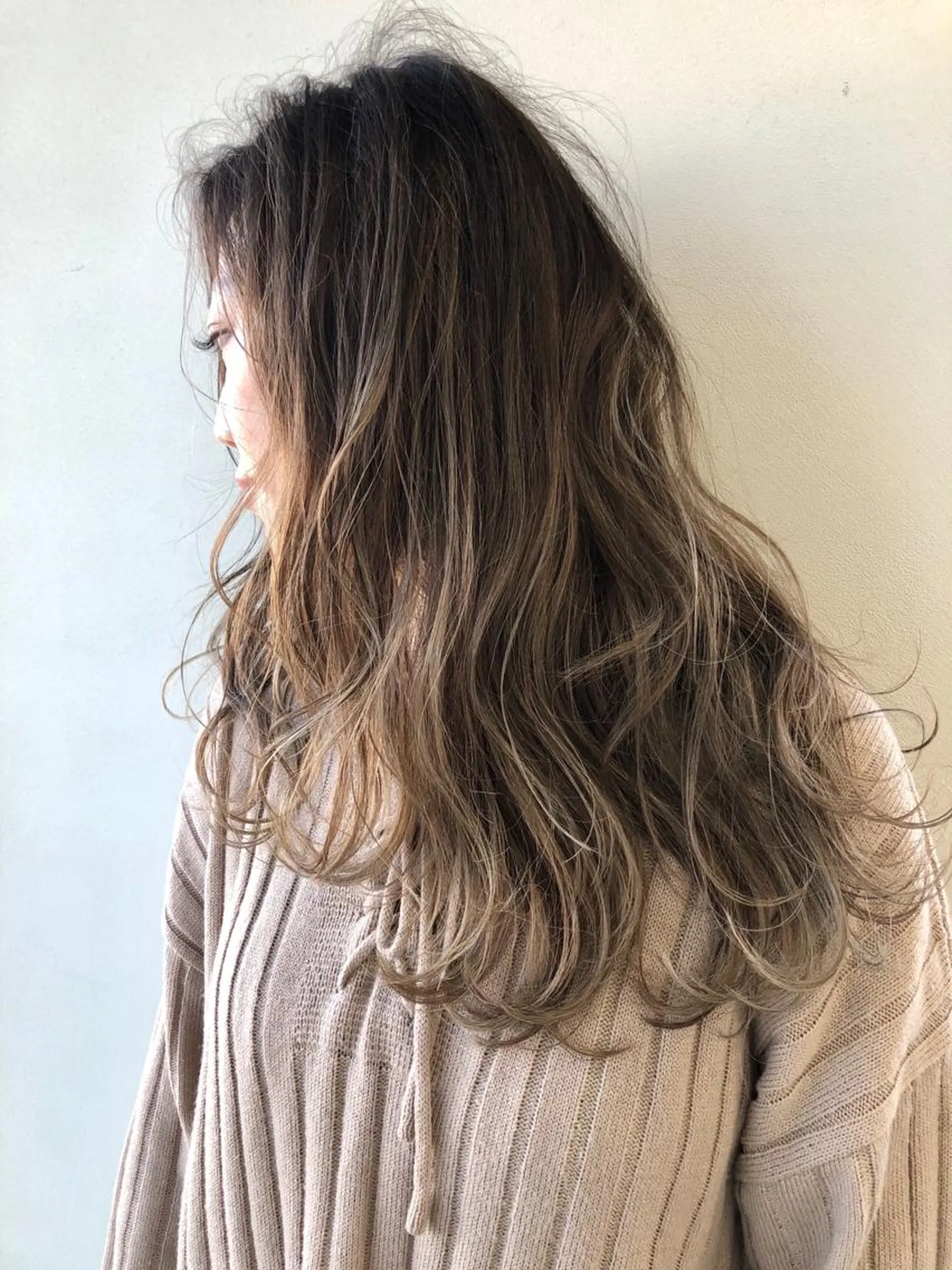 ロング ハイライト ヘアカラー トリートメント 小澤大輔 YOLO hairのヘアスタイル