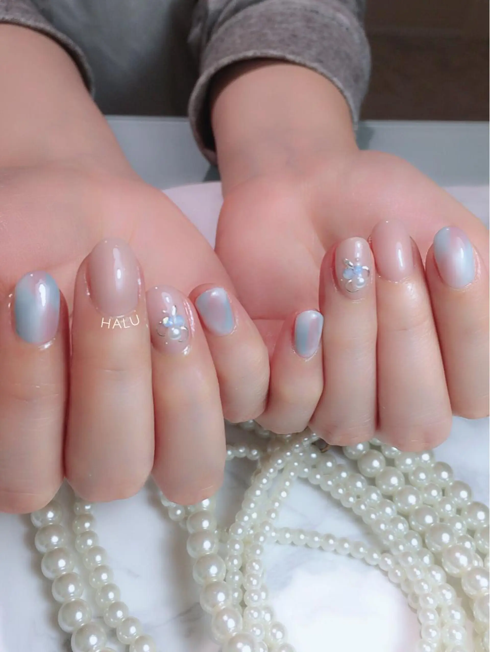 ネイル アートネイル ブルー ニュアンスネイル ストーンネイル HALU ハルのネイルデザイン