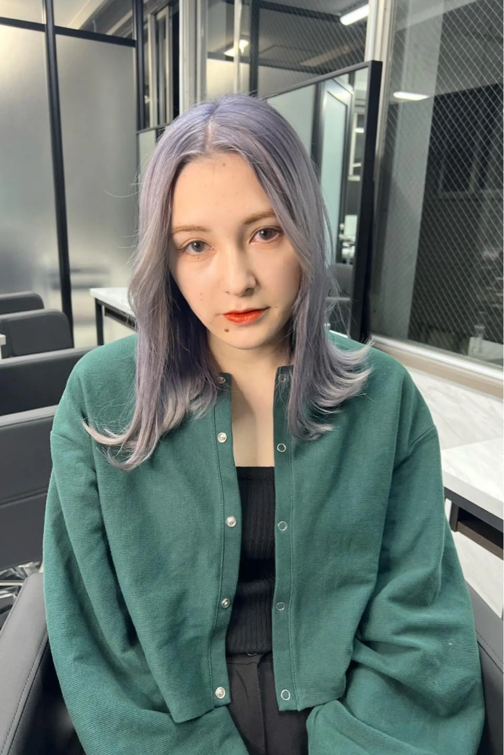 セミロング カラー シールエクステ ハイトーンカラー エクステ ヘアカラー トリートメント シールエクステ特化 ハイトーン、NANAのヘアスタイル