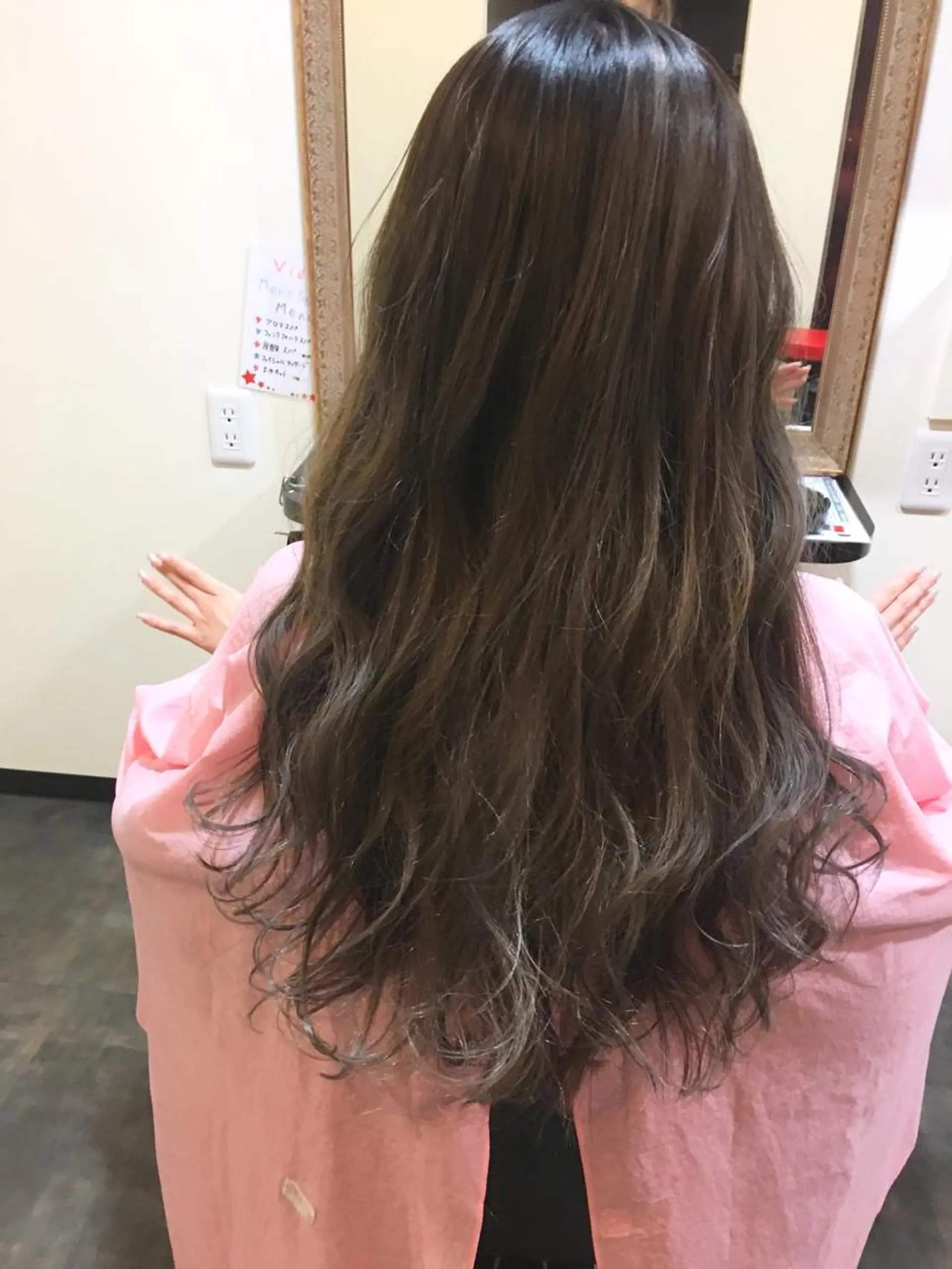 カラー 工藤 綾華のヘアスタイル