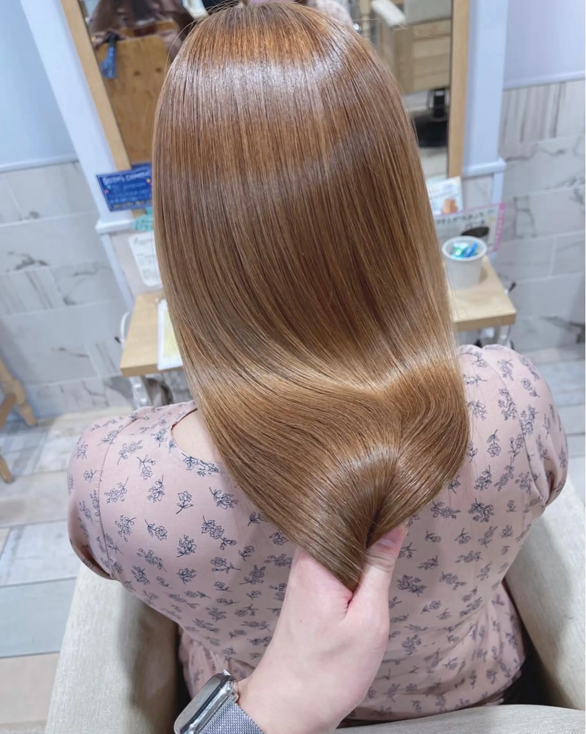 セミロング 髪質改善 トリートメント 馬場智哉 白髪ぼかしハイライトのヘアスタイル