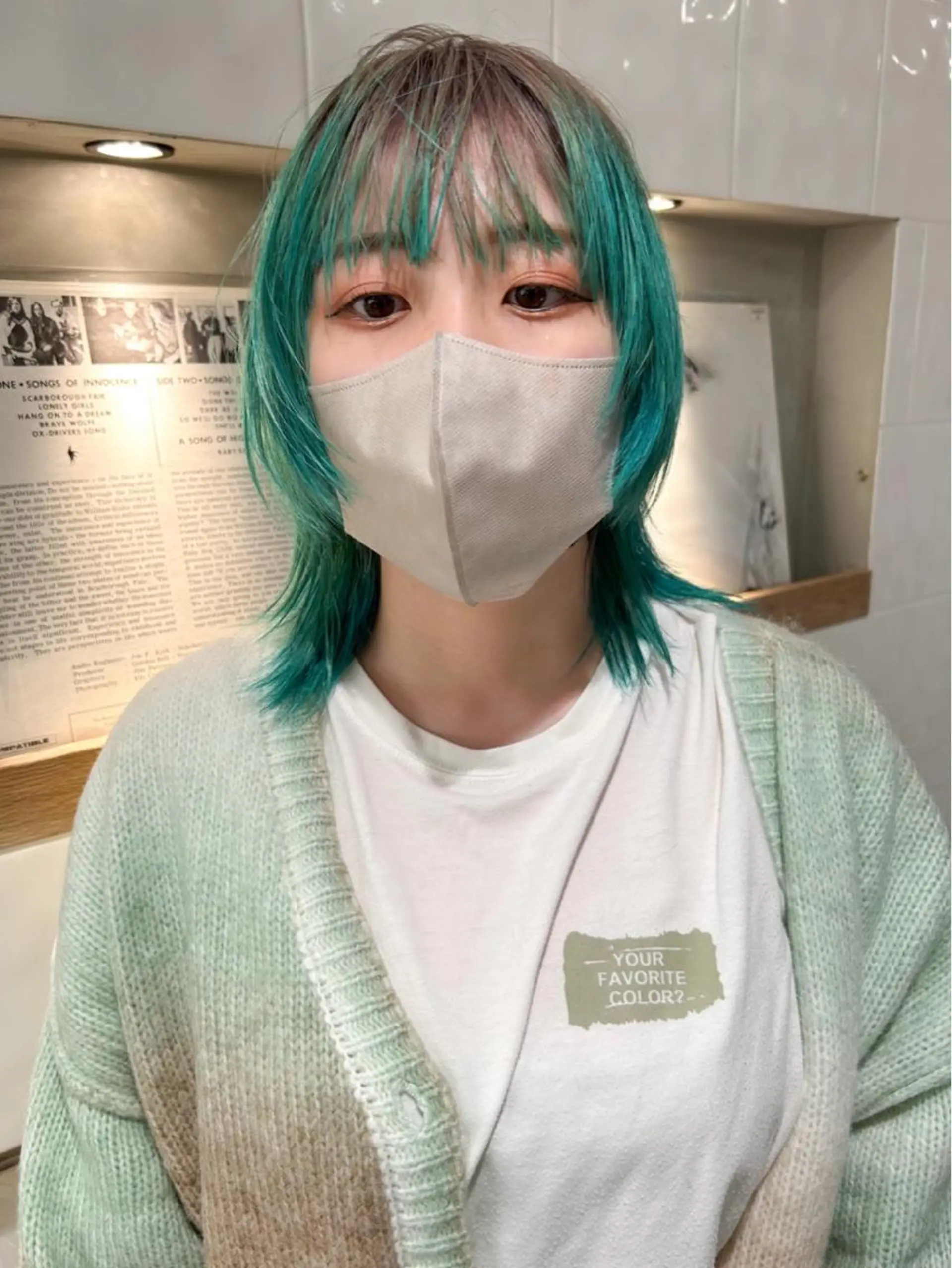 ミディアム カラー ウルフカット カット ヘアカラー トリートメント Loom.所属・村上雅人 ナチュラルモードのヘアスタイル