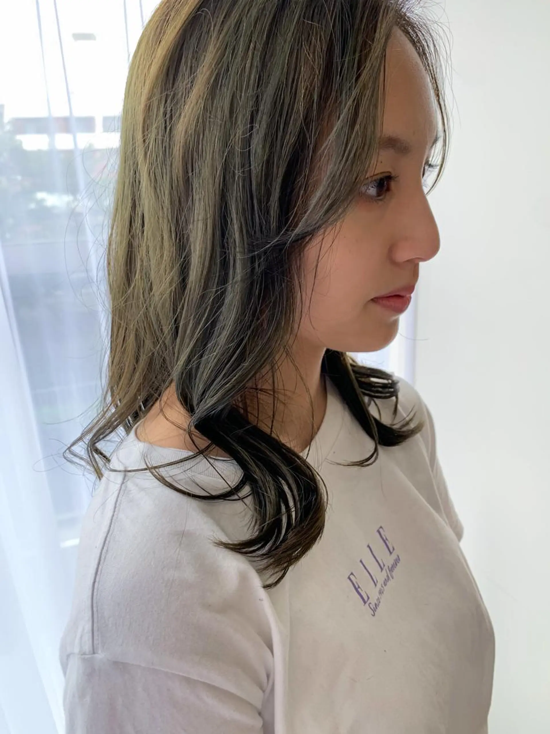 セミロング カラー セミロングパーマ アッシュ ブリーチ ケアブリーチ 透明感カラー カット ヘアカラー トリートメント モリシュンスケ /レイヤー/髪質改善のヘアスタイル