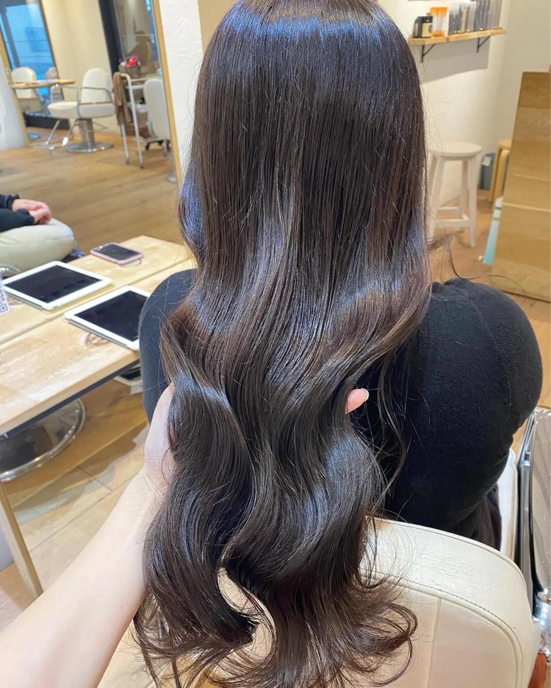 ロング カラー ブラウンカラー チョコレートブラウン カット ヘアカラー トリートメント newi 京橋 【yuuki】のヘアスタイル