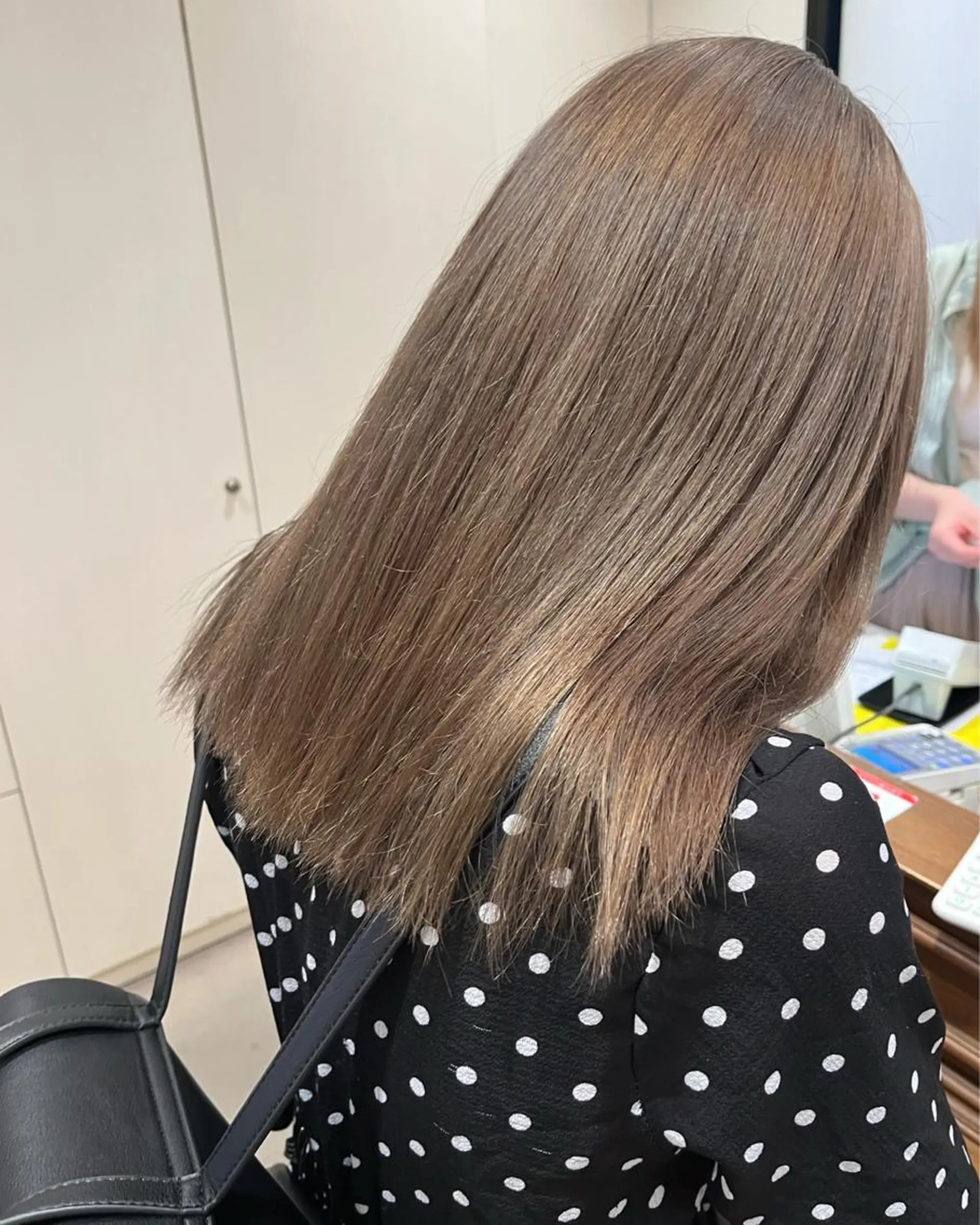 セミロング カラー ベージュカラー ブリーチ サソウ ユリエ🥥のヘアスタイル