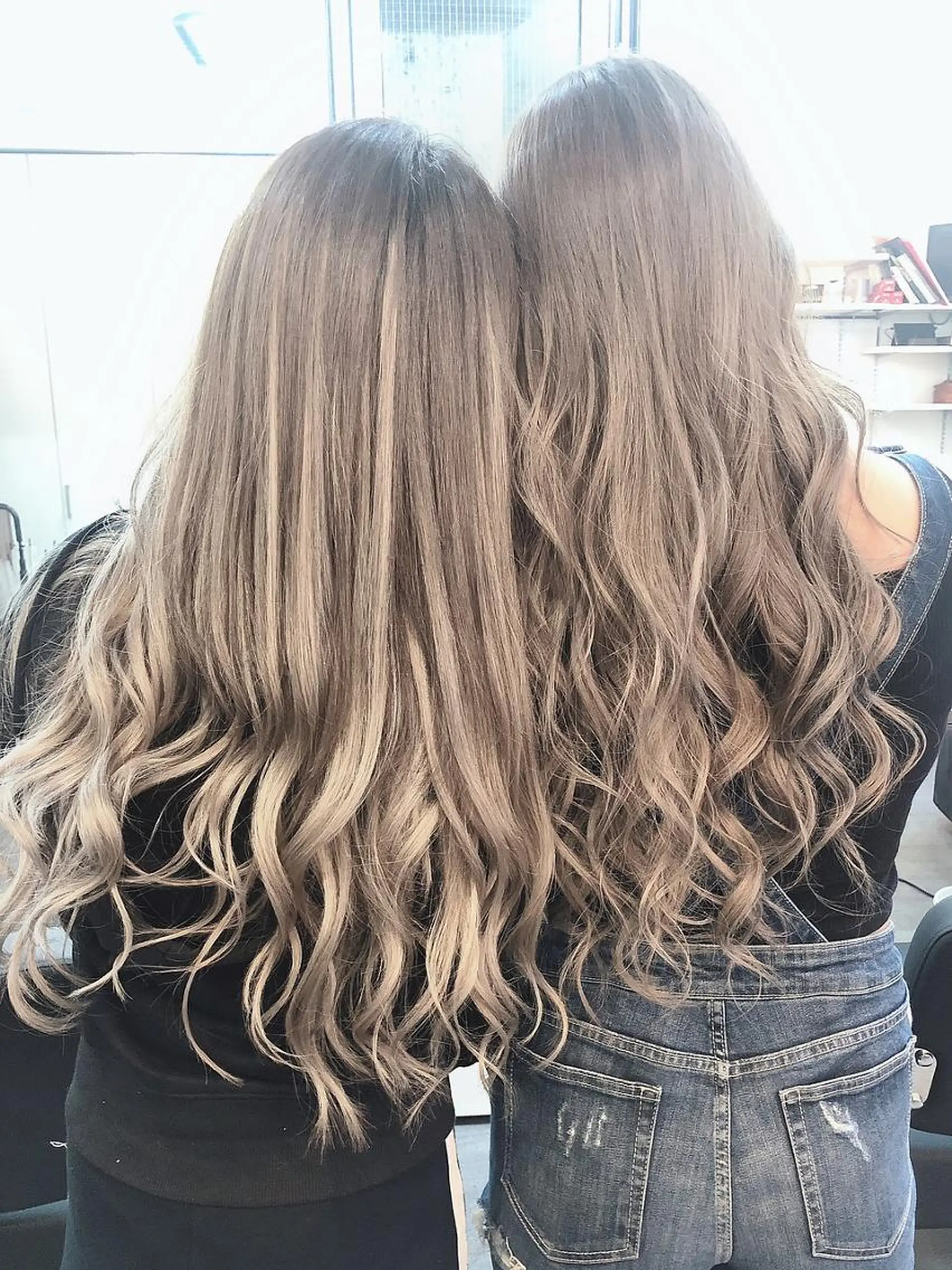 セミロング カラー LANI NAKAZAKIのヘアスタイル