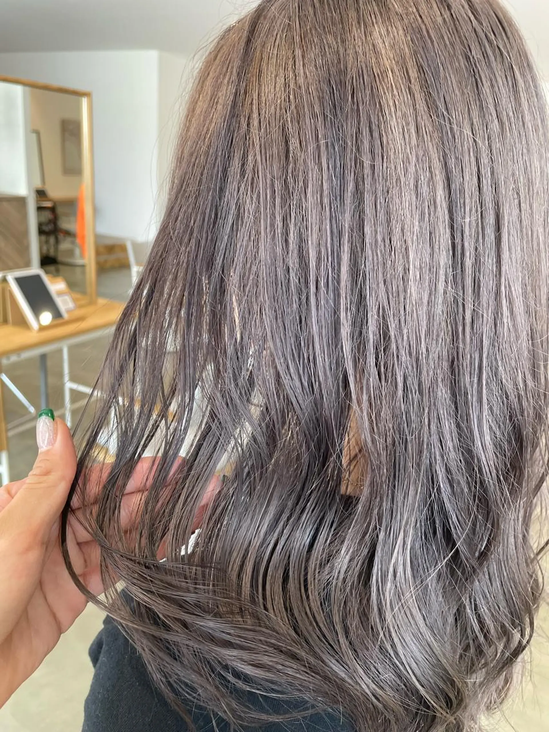 ミディアム 鈴木 つかさのヘアスタイル