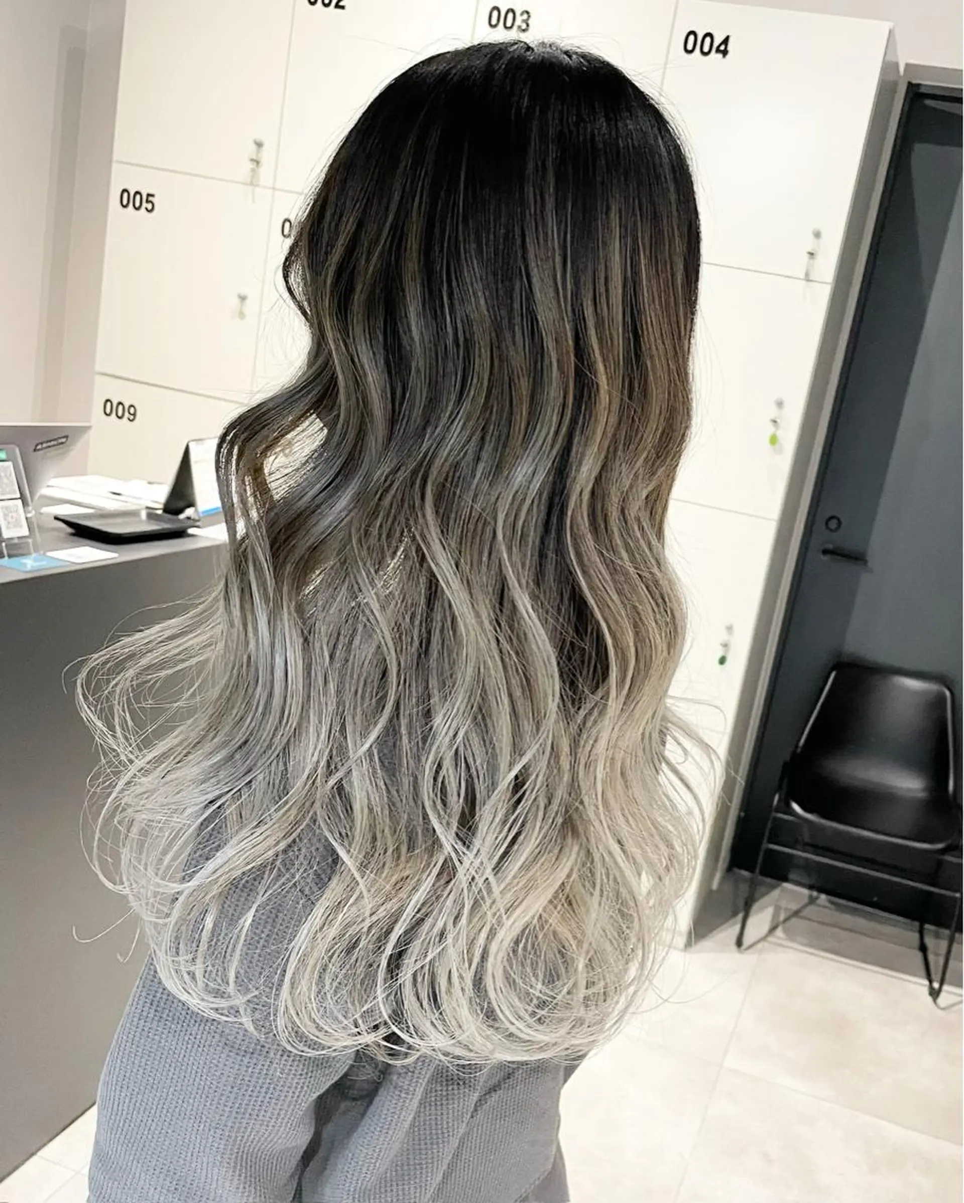 ロング カラー シルバー カット ヘアカラー トリートメント ブリーチ👩‍🦳/ ‪✂︎MANAMIのヘアスタイル