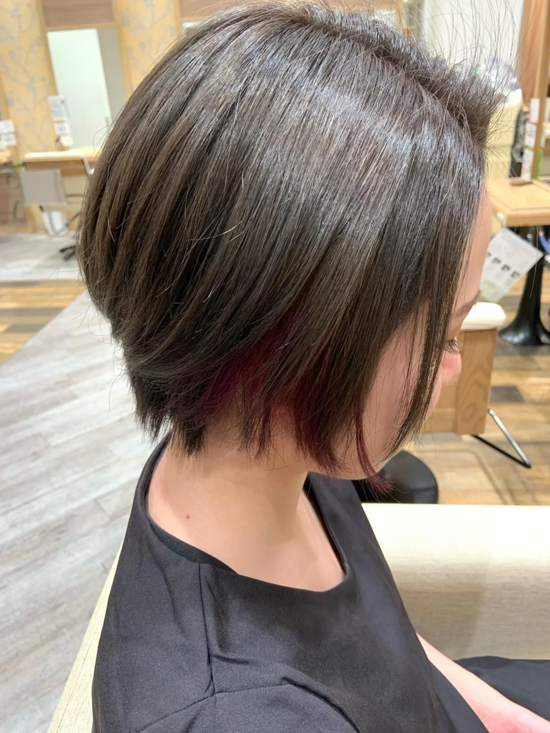 ショート カラー 山下 加織のヘアスタイル