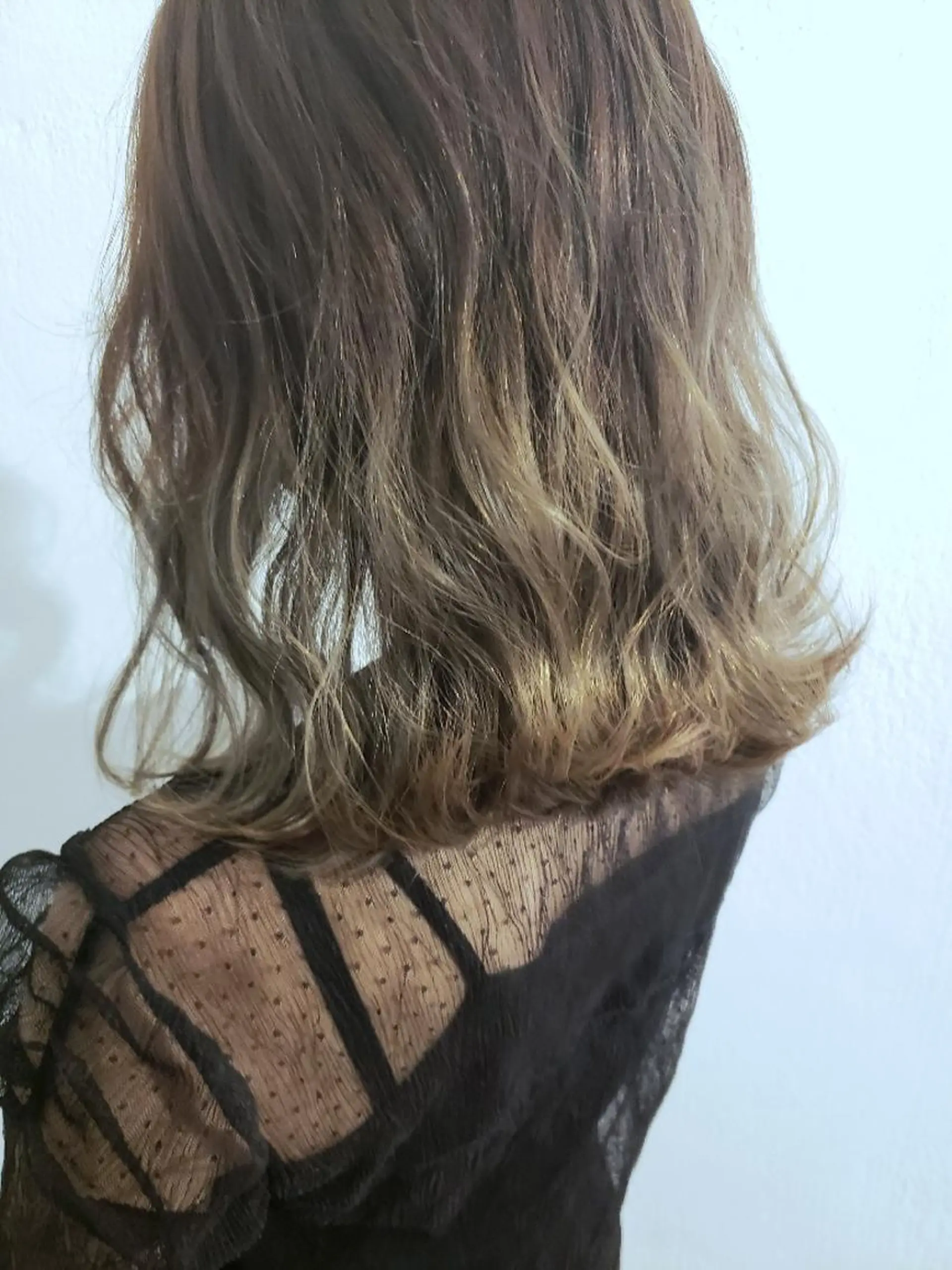 セミロング カラー ヘアアレンジ ベージュカラー グラデーションカラー 成瀬 弘光のヘアスタイル