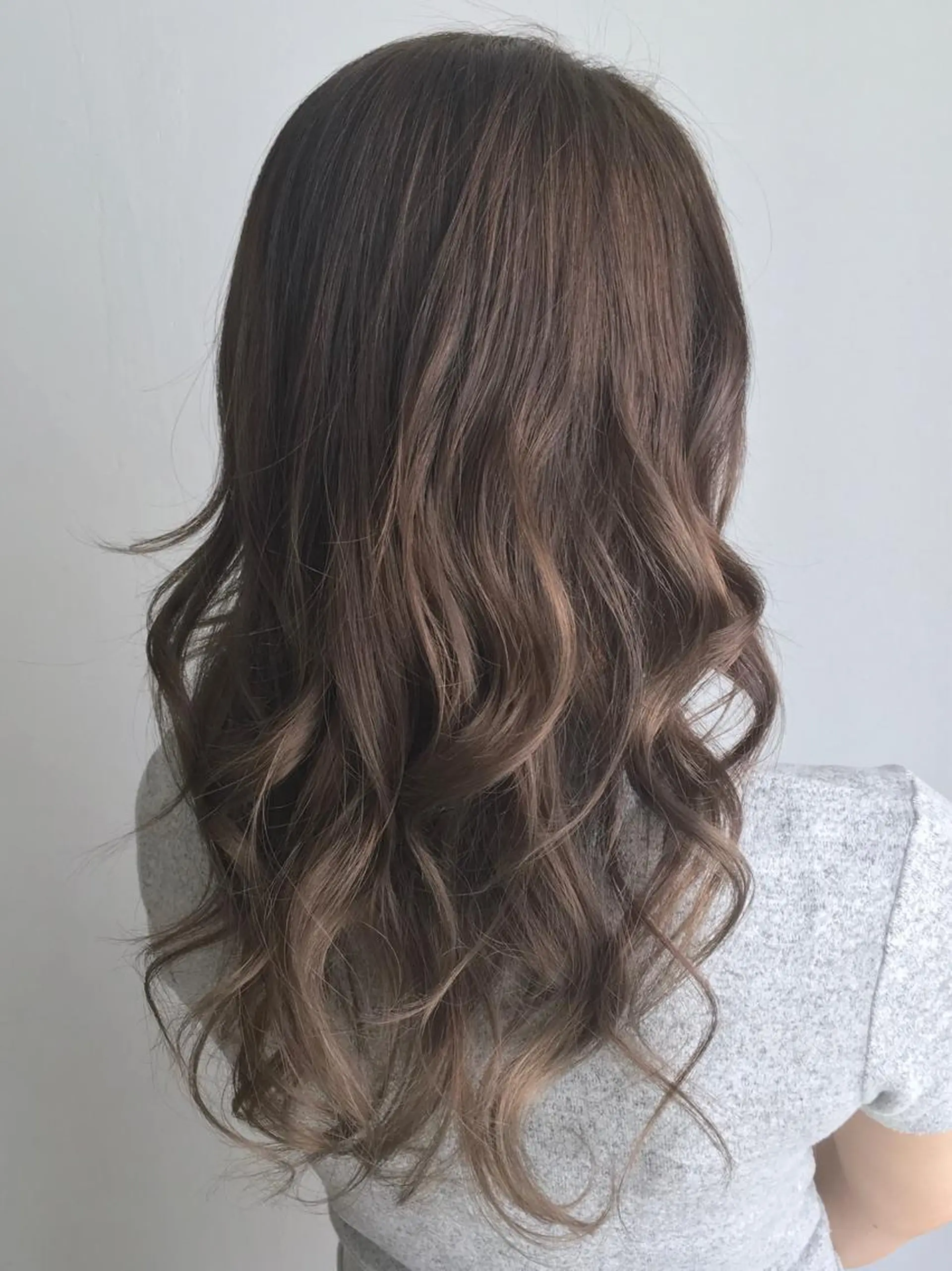 ロング カラー グレージュ ヘアカラー トリートメント ヘッドスパ ヘアセット go today shaire salon 本店所属・yoshi ☆のヘアスタイル