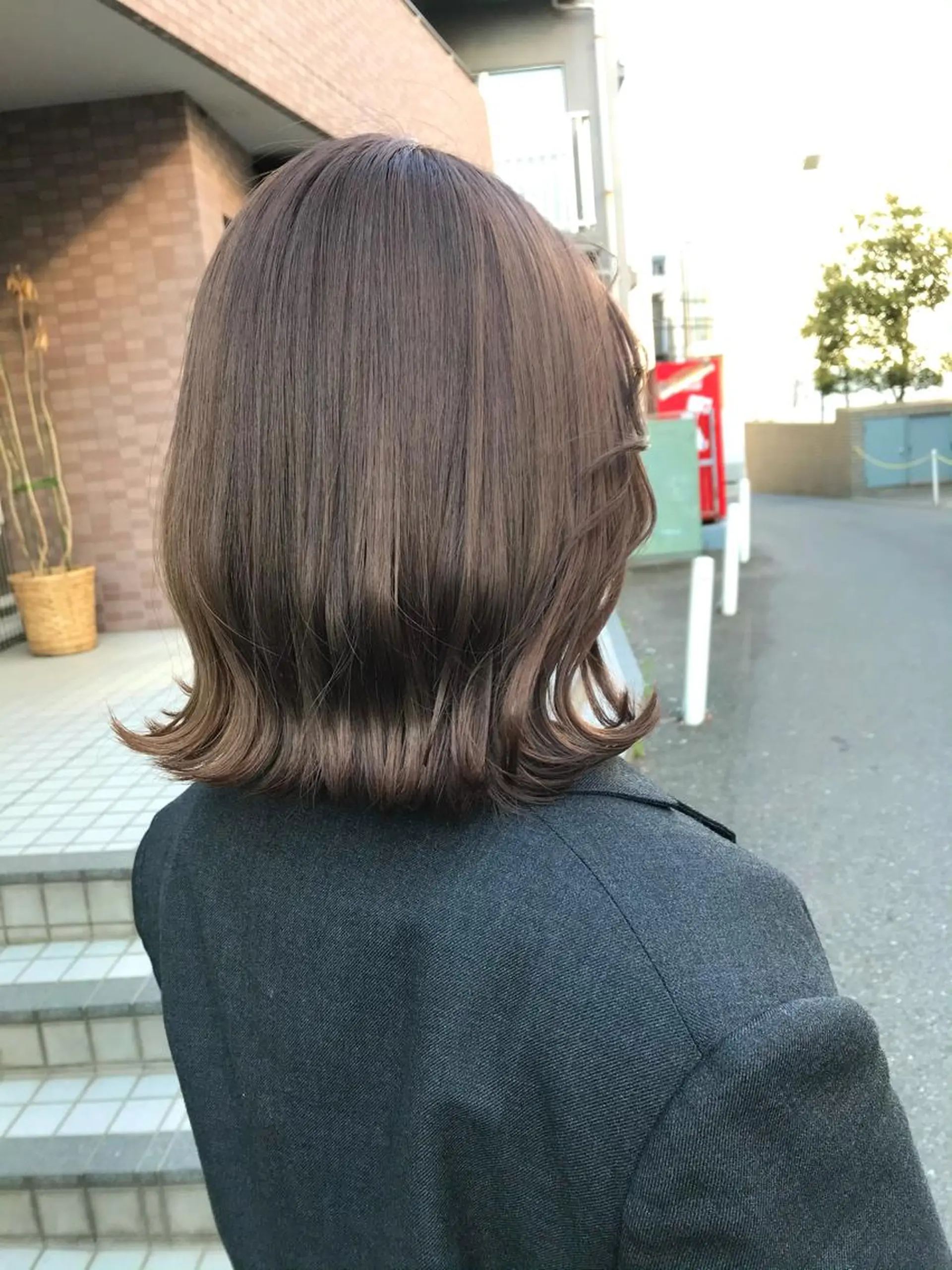 ミディアム カラー 横山 奈央のヘアスタイル