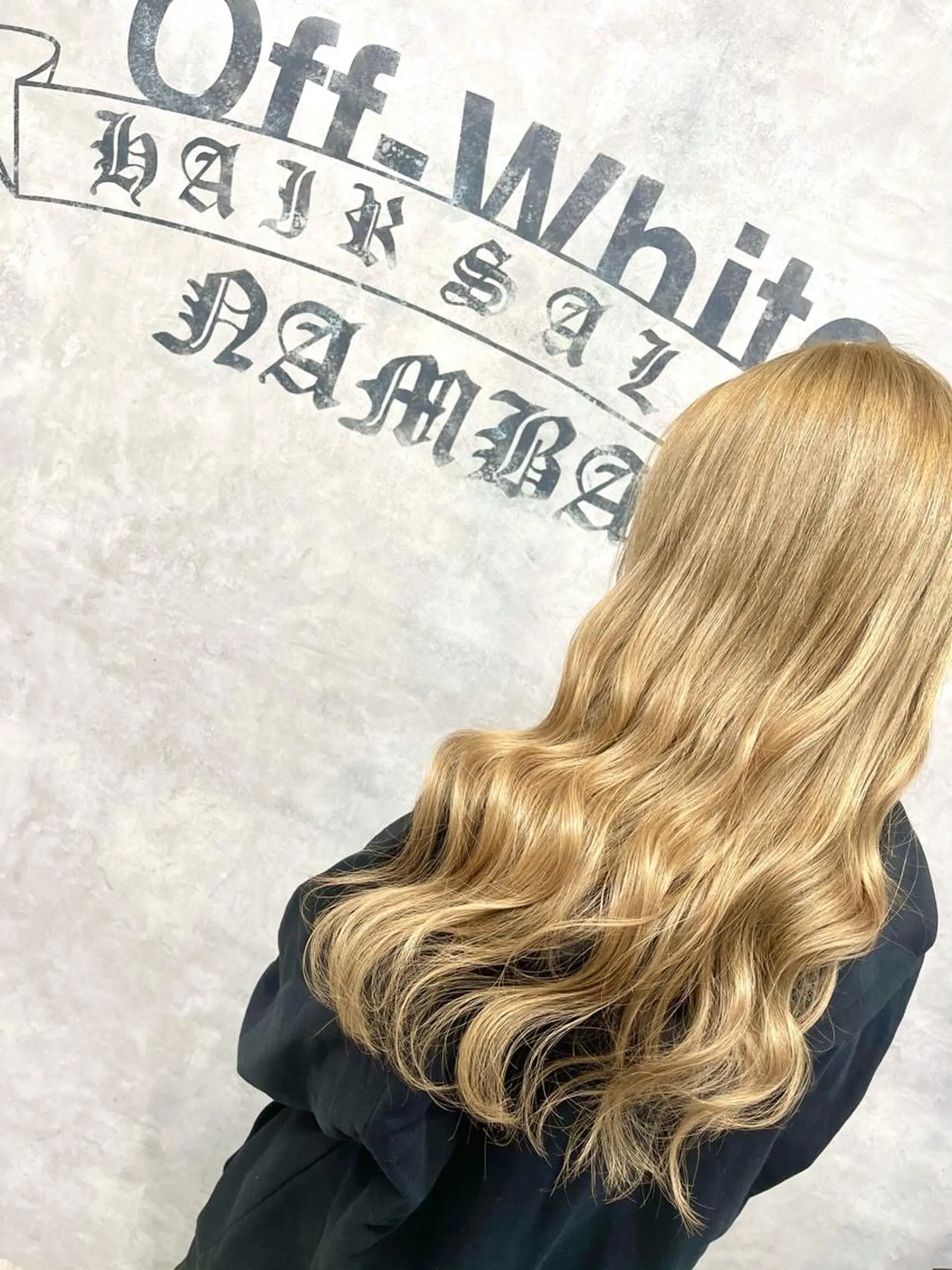 ロング カラー ベージュカラー ブロンド ブロンドベージュ デザインカラー ハイトーンカラー ヘアカラー トリートメント オフホワイトアンドなんば所属・福西 洋斗のヘアスタイル