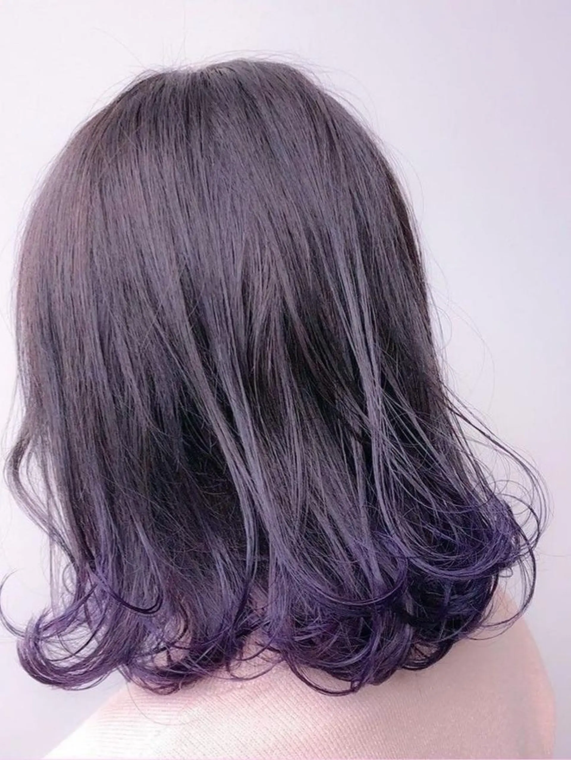 ミディアム カラー パープルカラー ヘアカラー トリートメント ブリーチカラー🌈 嘉名 真樹のヘアスタイル