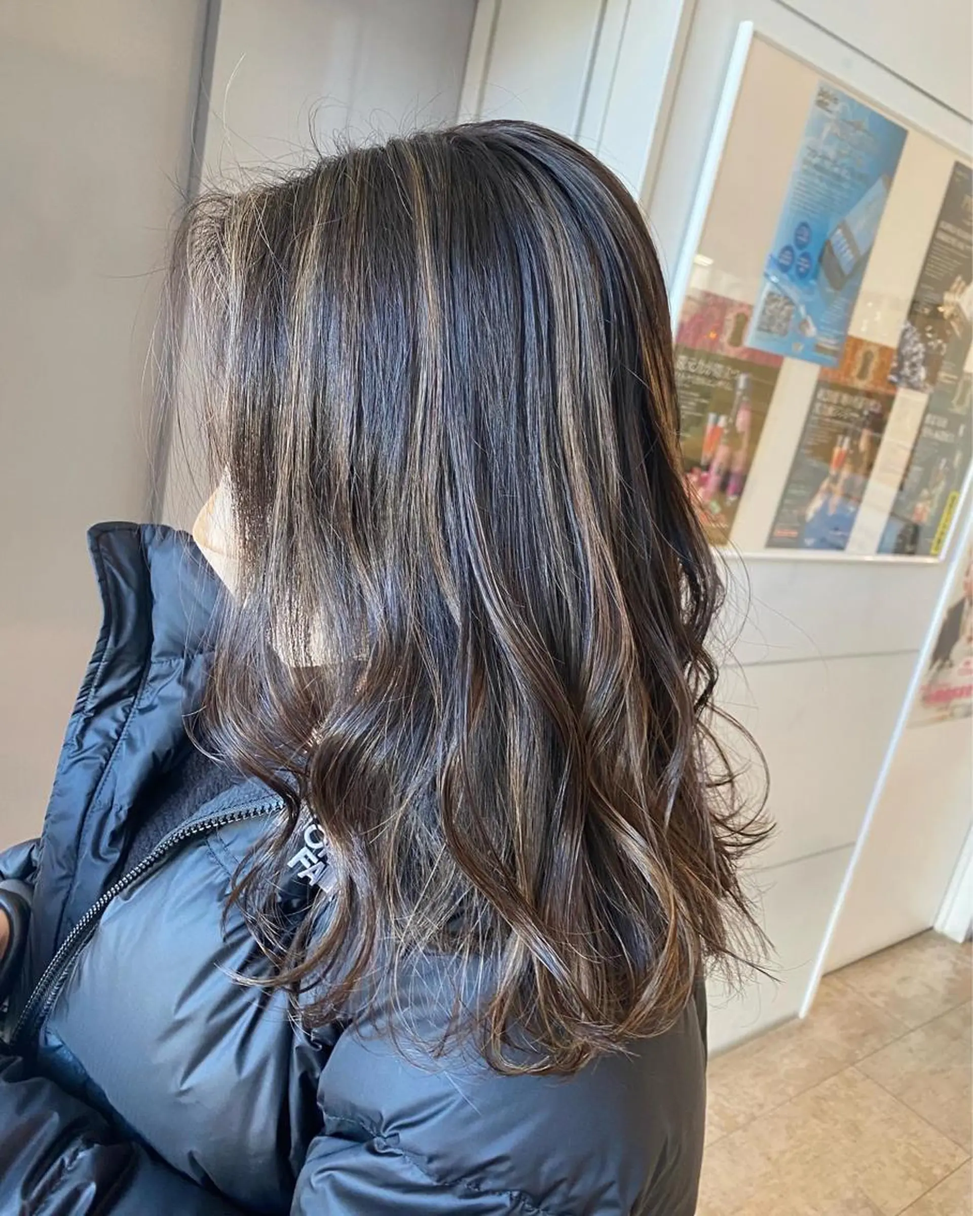 ロング 白髪ぼかしハイライト めさきすずなのヘアスタイル