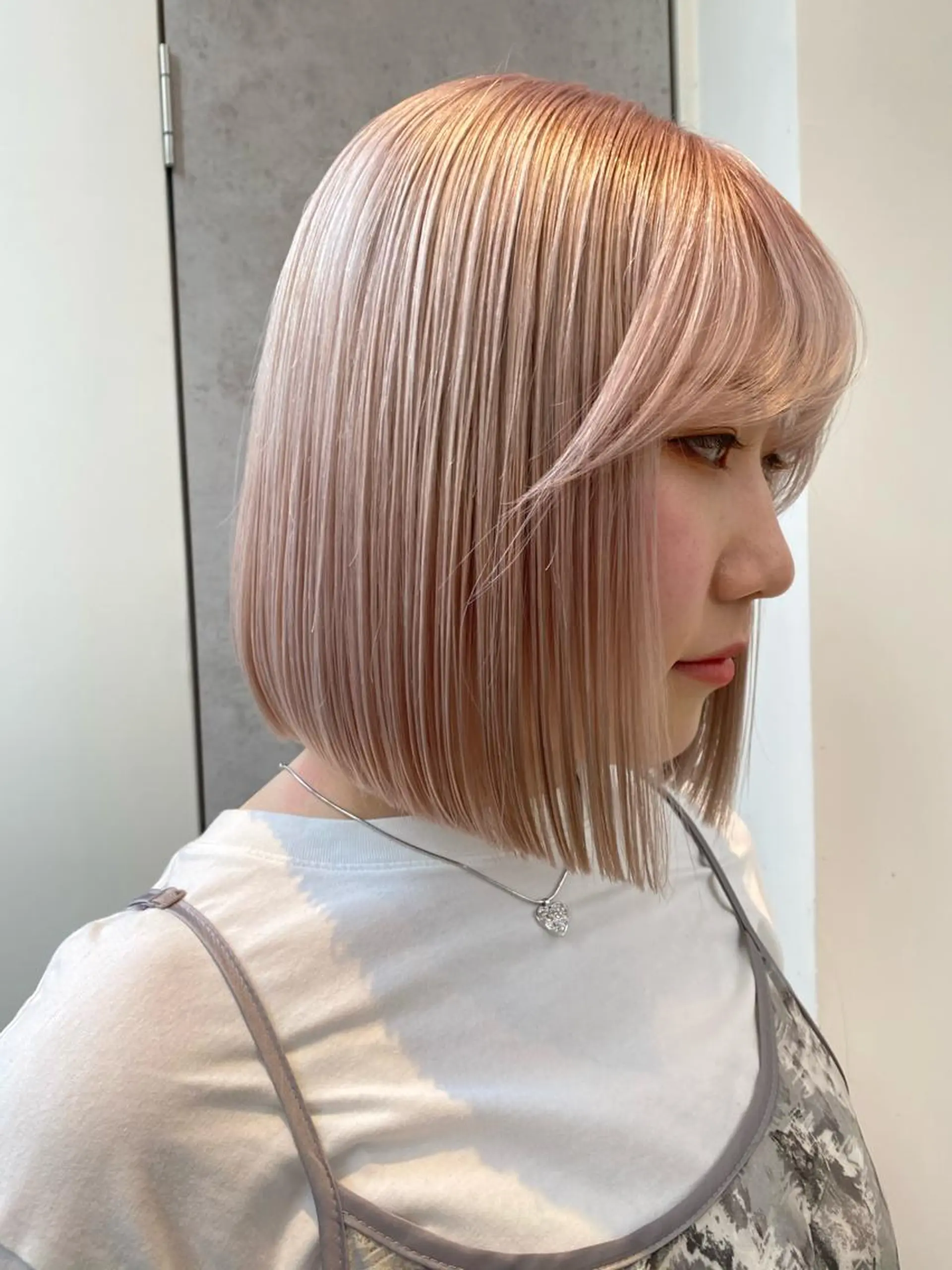 ショート カラー ベージュカラー ピンクカラー ピンクベージュ ハイトーン✨ボブ✨ 篠崎良訓のヘアスタイル
