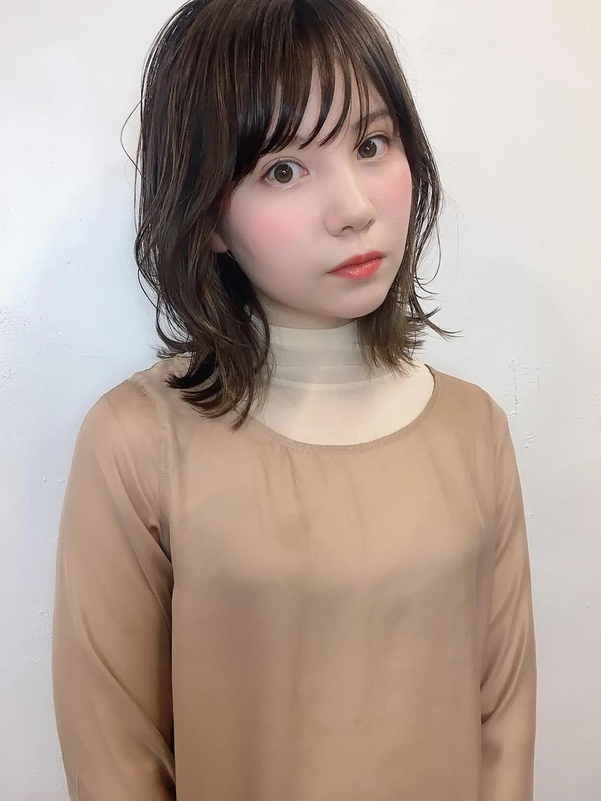 ミディアム レイヤーカット ウルフカット 鎌倉 彩のヘアスタイル