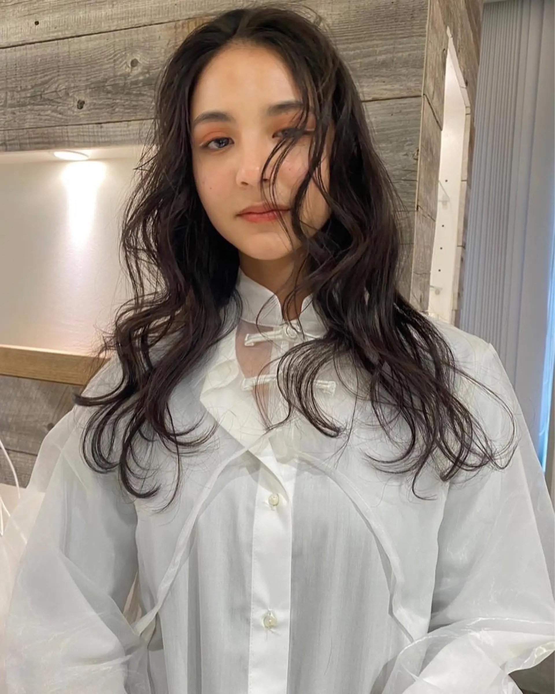 ロング カラー カット ヘアカラー トリートメント Loom.所属・村上雅人 ナチュラルモードのヘアスタイル